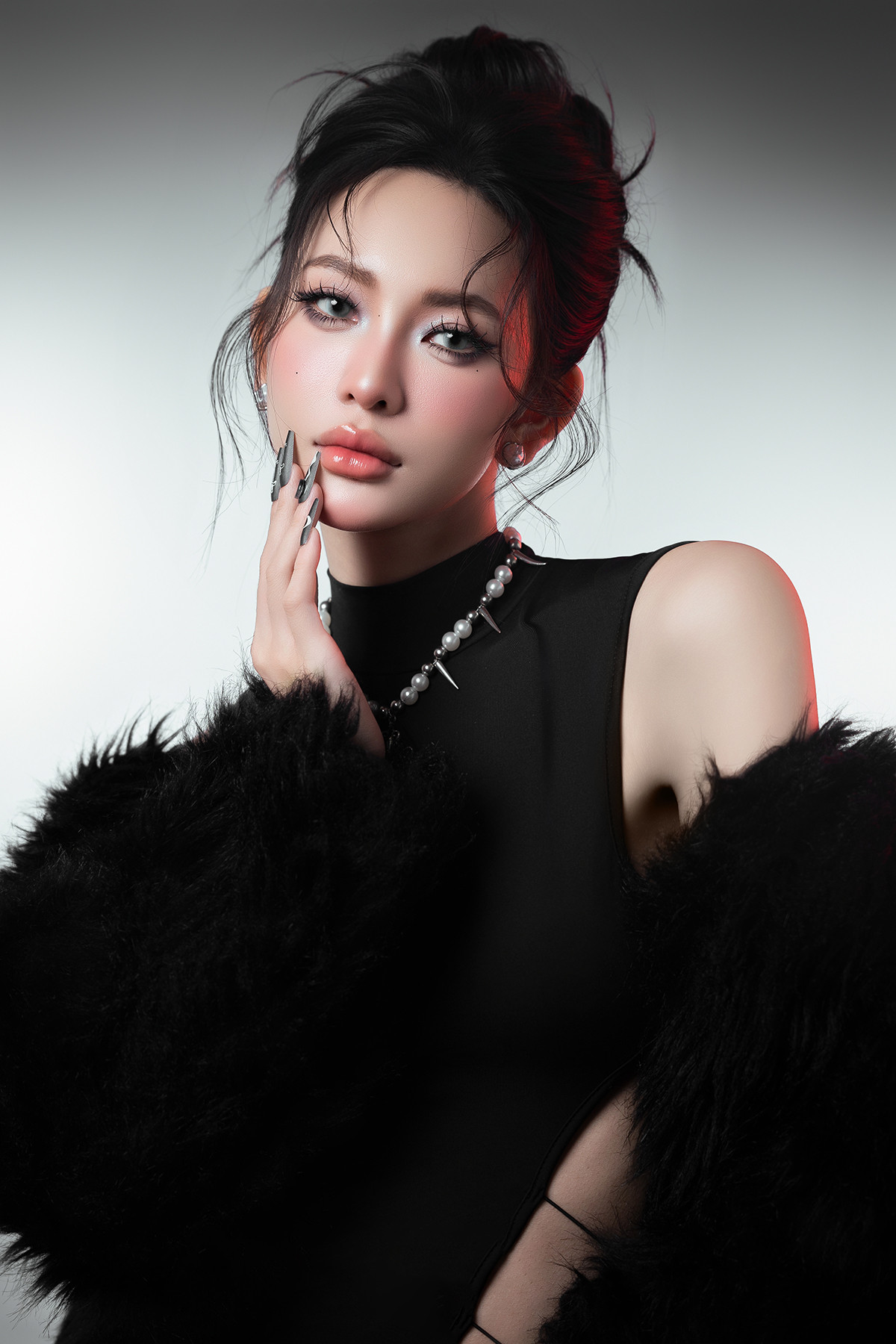 Đào Thị Thùy Trang (sinh năm 2000) tốt nghiệp Học viện Báo chí và Tuyên truyền. Đào Thị Thùy Trang (sinh năm 2000) tốt nghiệp Học viện Báo chí và Tuyên truyền.