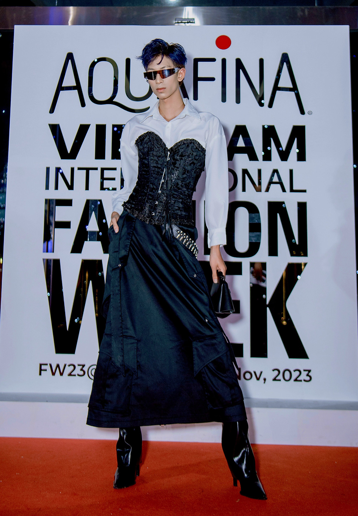 Bên cạnh đó, ngoại hình của người stylist cũng chiếm yếu tố quan trọng không kém. Bên cạnh đó, ngoại hình của người stylist cũng chiếm yếu tố quan trọng không kém.