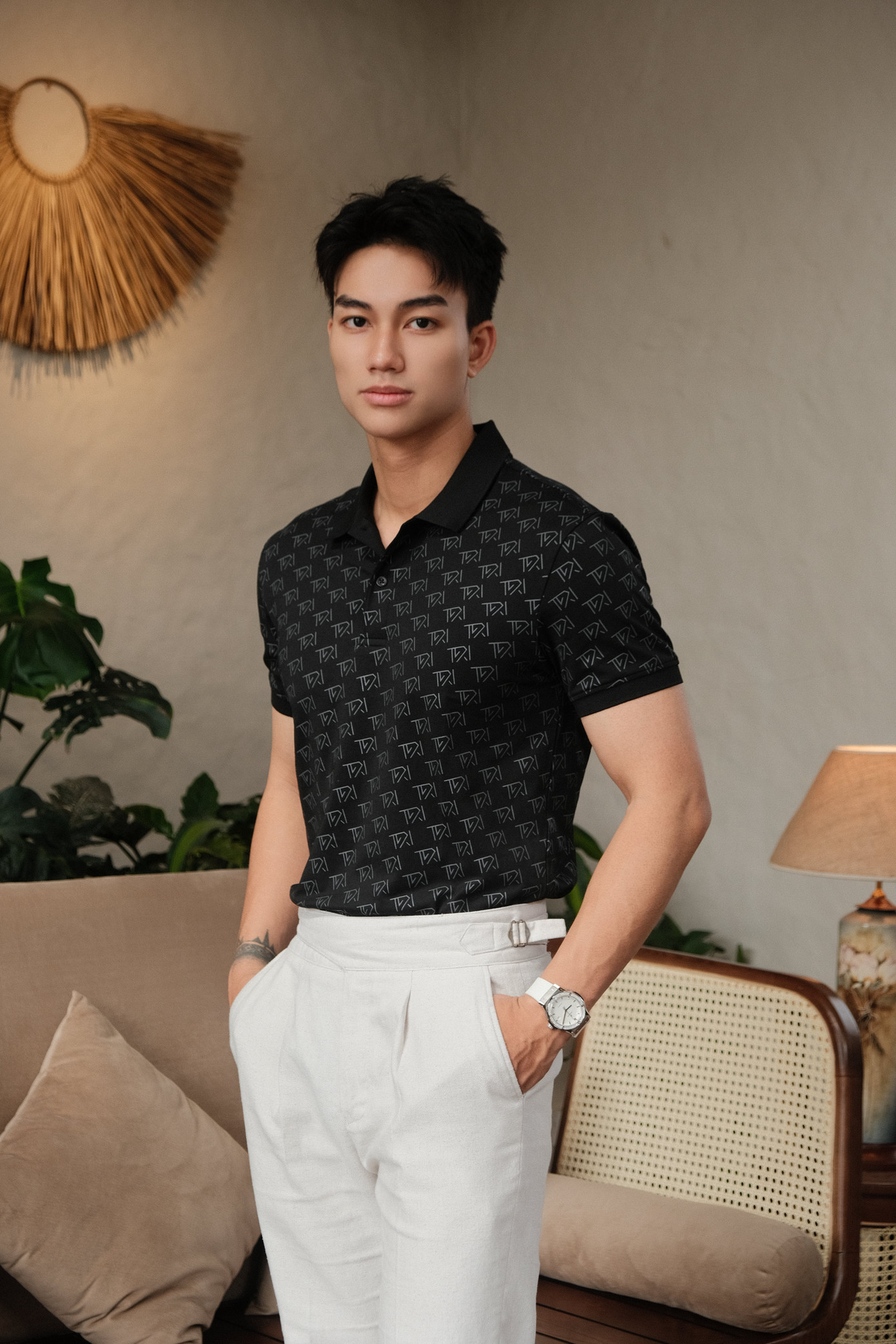 Hiện tại, Hoàng Nhật đang là diễn viên trực thuộc Nhà hát Kịch Việt Nam, đồng thời là người mẫu tự do. Hiện tại, Hoàng Nhật đang là diễn viên trực thuộc Nhà hát Kịch Việt Nam, đồng thời là người mẫu tự do.