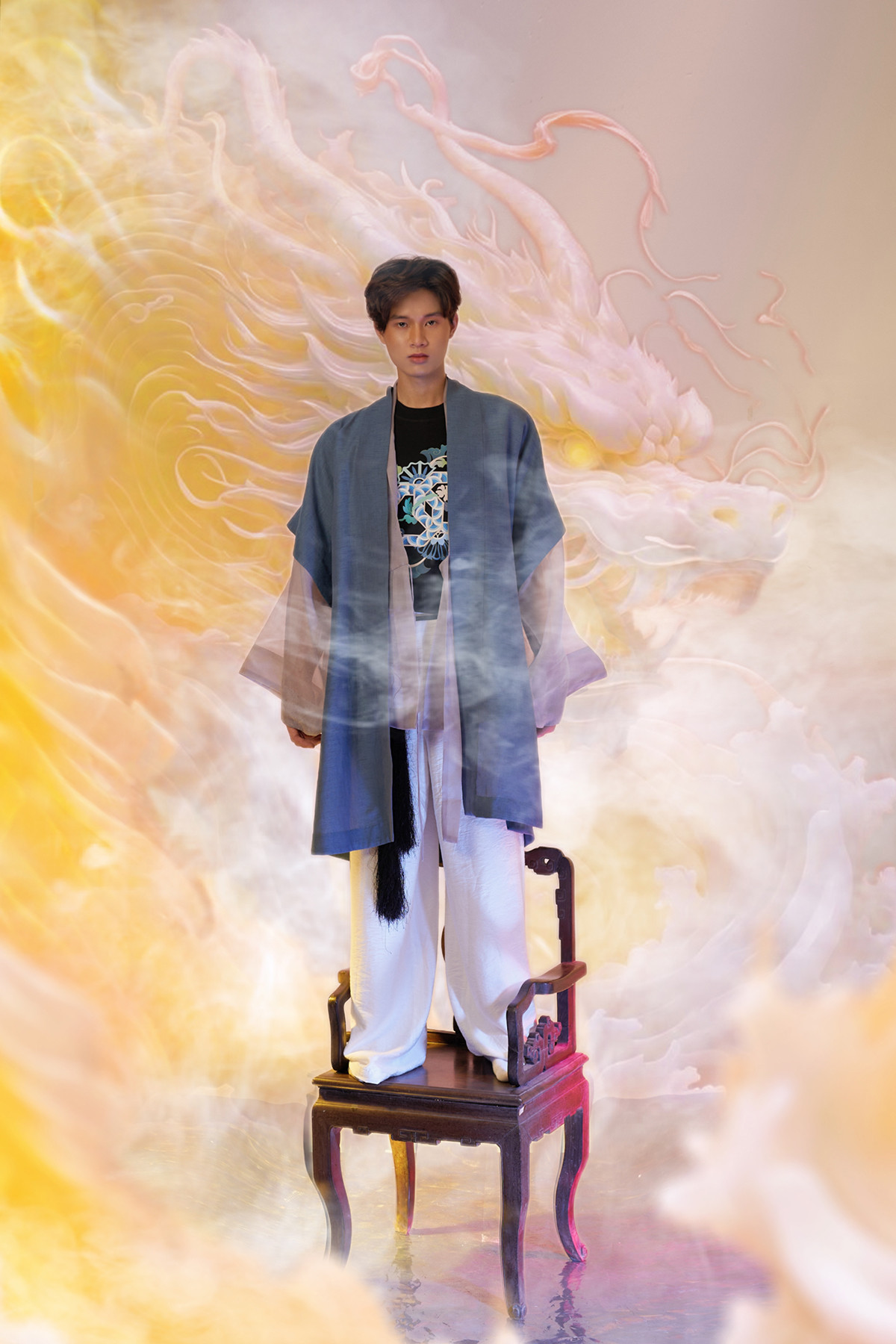 Bộ ảnh "Thìn" của Quốc Bảo được lấy cảm hứng từ sự uy nghi và mạnh mẽ của loài rồng, nhằm thể hiện sự kết nối với năm Giáp Thìn.