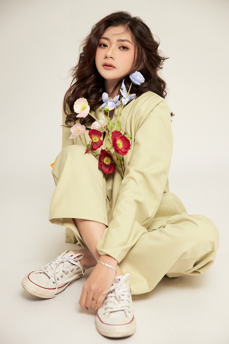 Bên cạnh công việc học, Kim Ngân hiện đang là một người mẫu ảnh tự do. Bên cạnh công việc học, Kim Ngân hiện đang là một người mẫu ảnh tự do.