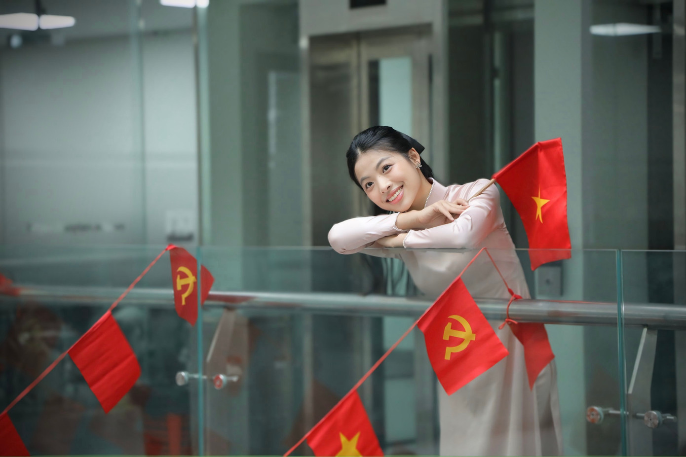 Phạm Thị Khánh Vân (Sinh viên Đại học Duy Tân) rạng rỡ trong bức ảnh được chụp tại Đại học Duy Tân nhân dịp kỷ niệm 50 năm Ngày Giải phóng miền Nam, thống nhất đất nước (30/4/1975 – 30/4/2025). Phạm Thị Khánh Vân (Sinh viên Đại học Duy Tân) rạng rỡ trong bức ảnh được chụp tại Đại học Duy Tân nhân dịp kỷ niệm 50 năm Ngày Giải phóng miền Nam, thống nhất đất nước (30/4/1975 – 30/4/2025).