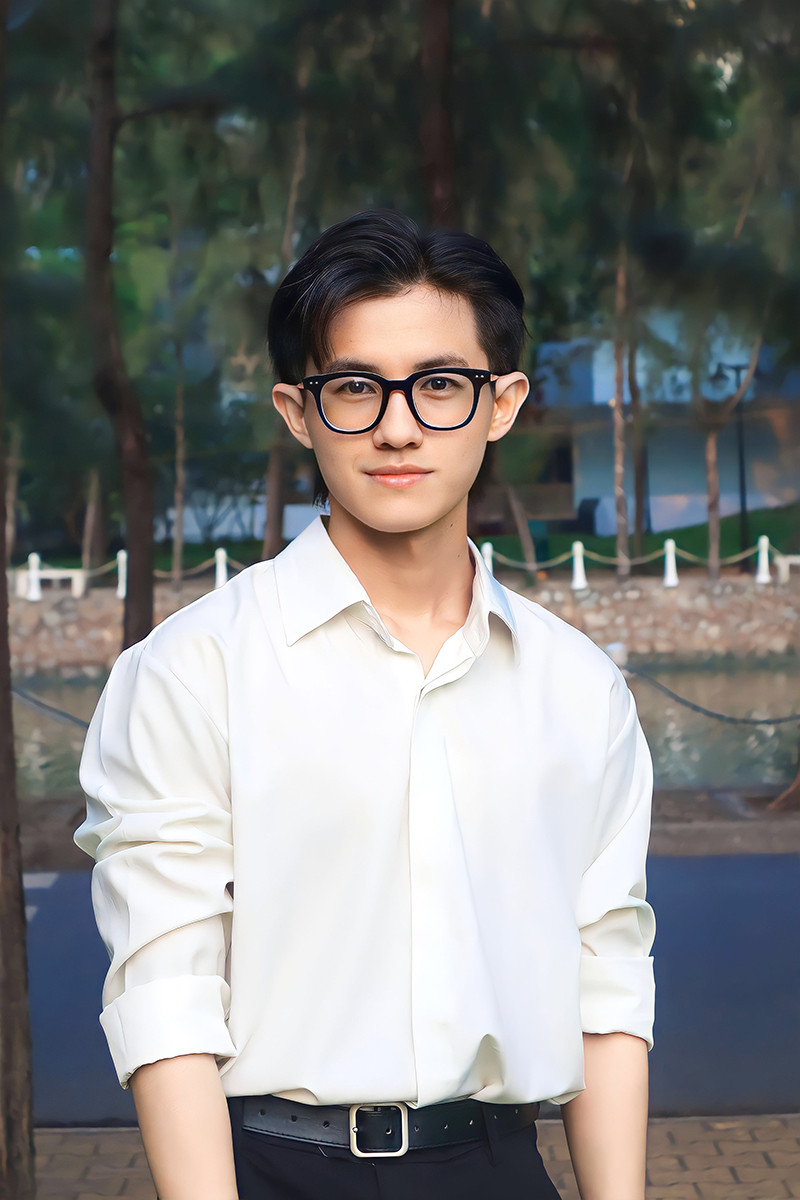 Bên cạnh việc học tập tại nhà trường, Bình Minh đang đảm nhận vai trò là một Cố vấn và MC cho Câu lạc bộ BAC - Quản lý Nhân sự của trường Đại học Tôn Đức Thắng. Bên cạnh việc học tập tại nhà trường, Bình Minh đang đảm nhận vai trò là một Cố vấn và MC cho Câu lạc bộ BAC - Quản lý Nhân sự của trường Đại học Tôn Đức Thắng.