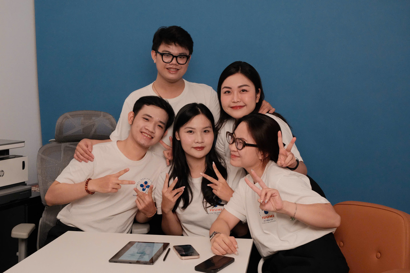 Để vượt qua những khó khăn, Anh Tuấn không chỉ dựa vào bản lĩnh cá nhân mà còn nhận được sự ủng hộ, động viên to lớn từ gia đình và bạn bè. Để vượt qua những khó khăn, Anh Tuấn không chỉ dựa vào bản lĩnh cá nhân mà còn nhận được sự ủng hộ, động viên to lớn từ gia đình và bạn bè.