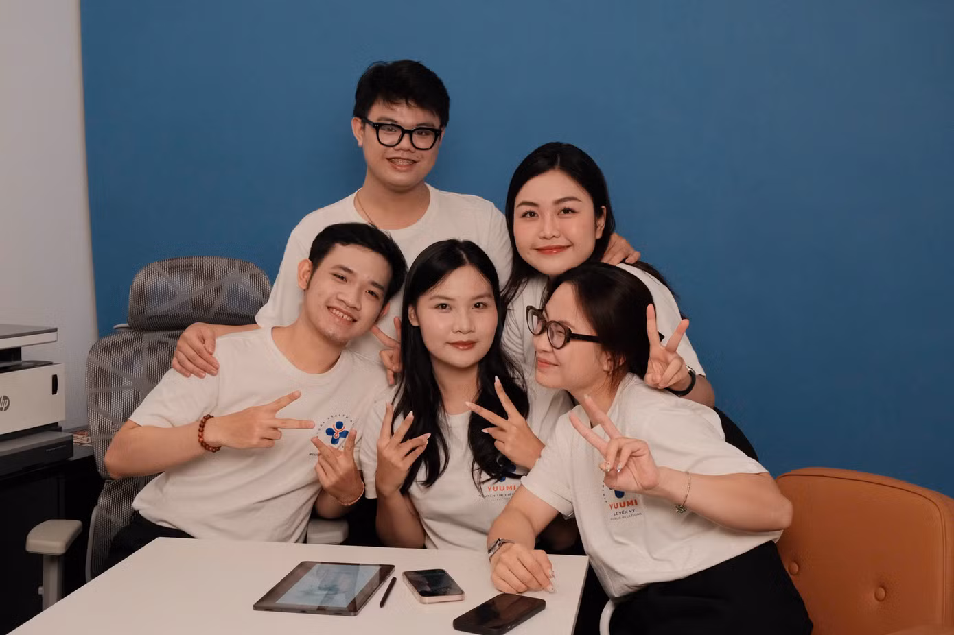 Để vượt qua những khó khăn, Anh Tuấn không chỉ dựa vào bản lĩnh cá nhân mà còn nhận được sự ủng hộ, động viên to lớn từ gia đình và bạn bè. Để vượt qua những khó khăn, Anh Tuấn không chỉ dựa vào bản lĩnh cá nhân mà còn nhận được sự ủng hộ, động viên to lớn từ gia đình và bạn bè.