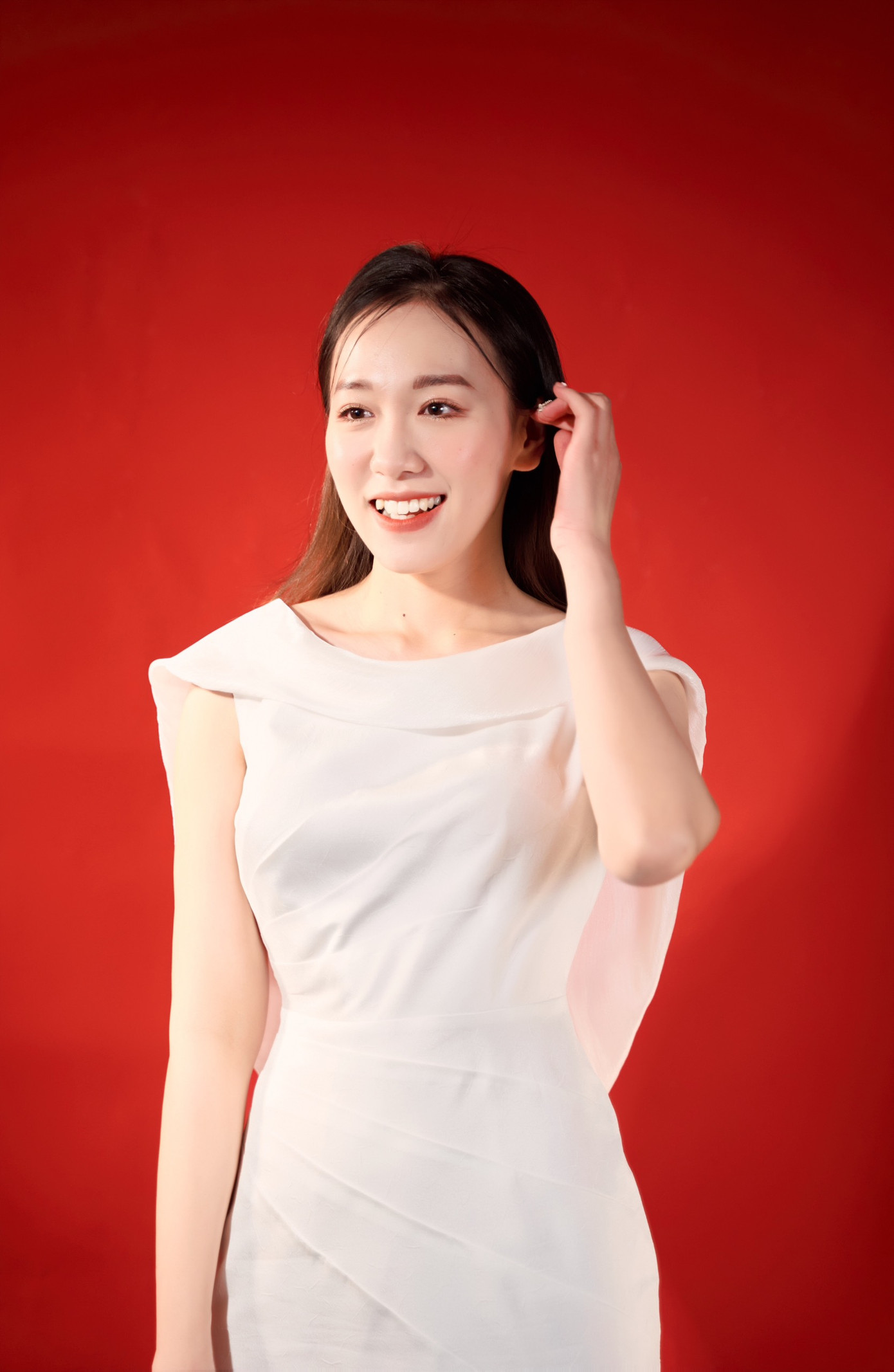 Vượt qua sự rụt rè, tự ti của bản thân, Thu Trang xuất sắc giành được danh hiệu “Người đẹp trí tuệ” trong cuộc thi Tài hoa Duyên dáng Dược 2023.