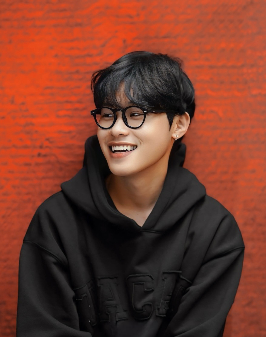 Trần Phương Trung (sinh năm 2002) là tân cử nhân chuyên ngành Nhiếp ảnh Nghệ thuật, trường Đại học Sân khấu - Điện ảnh Hà Nội.