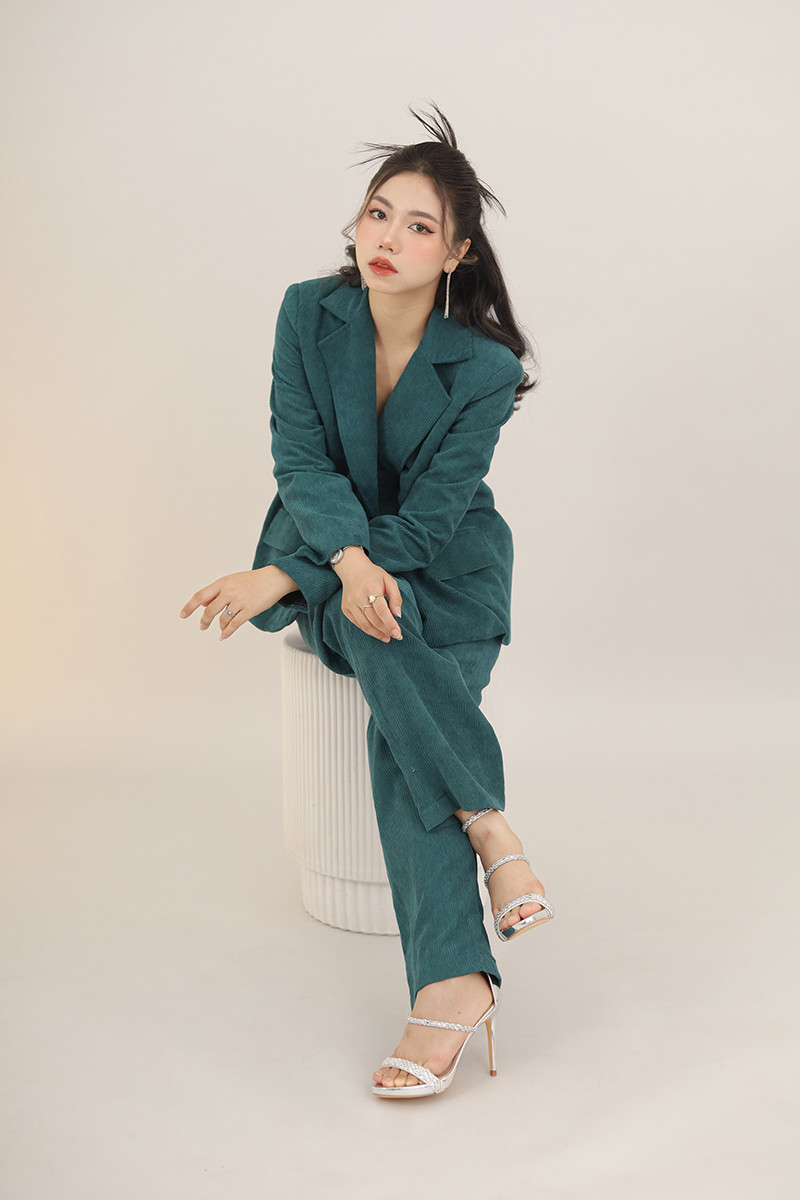 Phương Thảo hiện đang chuẩn bị tốt nghiệp đại học sớm với tấm bằng loại Giỏi tại trường Đại học Kinh tế - Tài chính TP.HCM. Phương Thảo hiện đang chuẩn bị tốt nghiệp đại học sớm với tấm bằng loại Giỏi tại trường Đại học Kinh tế - Tài chính TP.HCM.