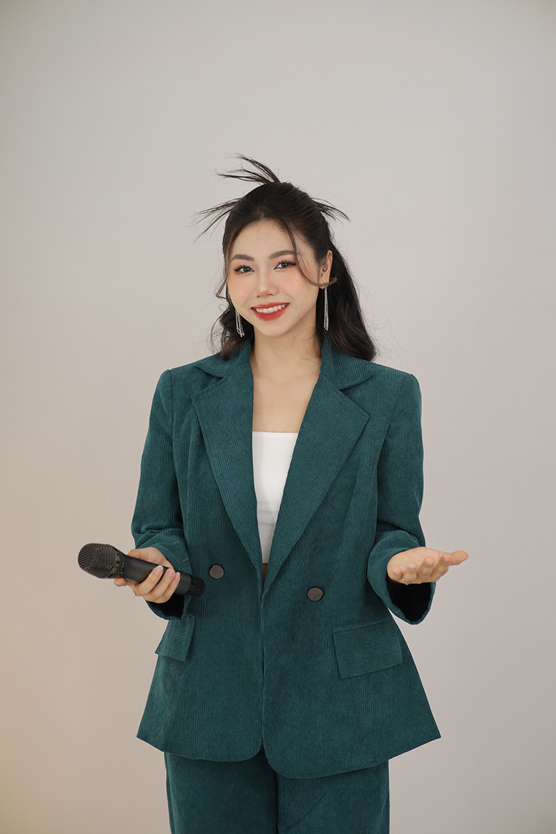 Trần Phương Thảo (sinh năm 2002) sinh ra và lớn lên tại Thành phố Hồ Chí Minh, là một Gen Z chính hiệu. Trần Phương Thảo (sinh năm 2002) sinh ra và lớn lên tại Thành phố Hồ Chí Minh, là một Gen Z chính hiệu.