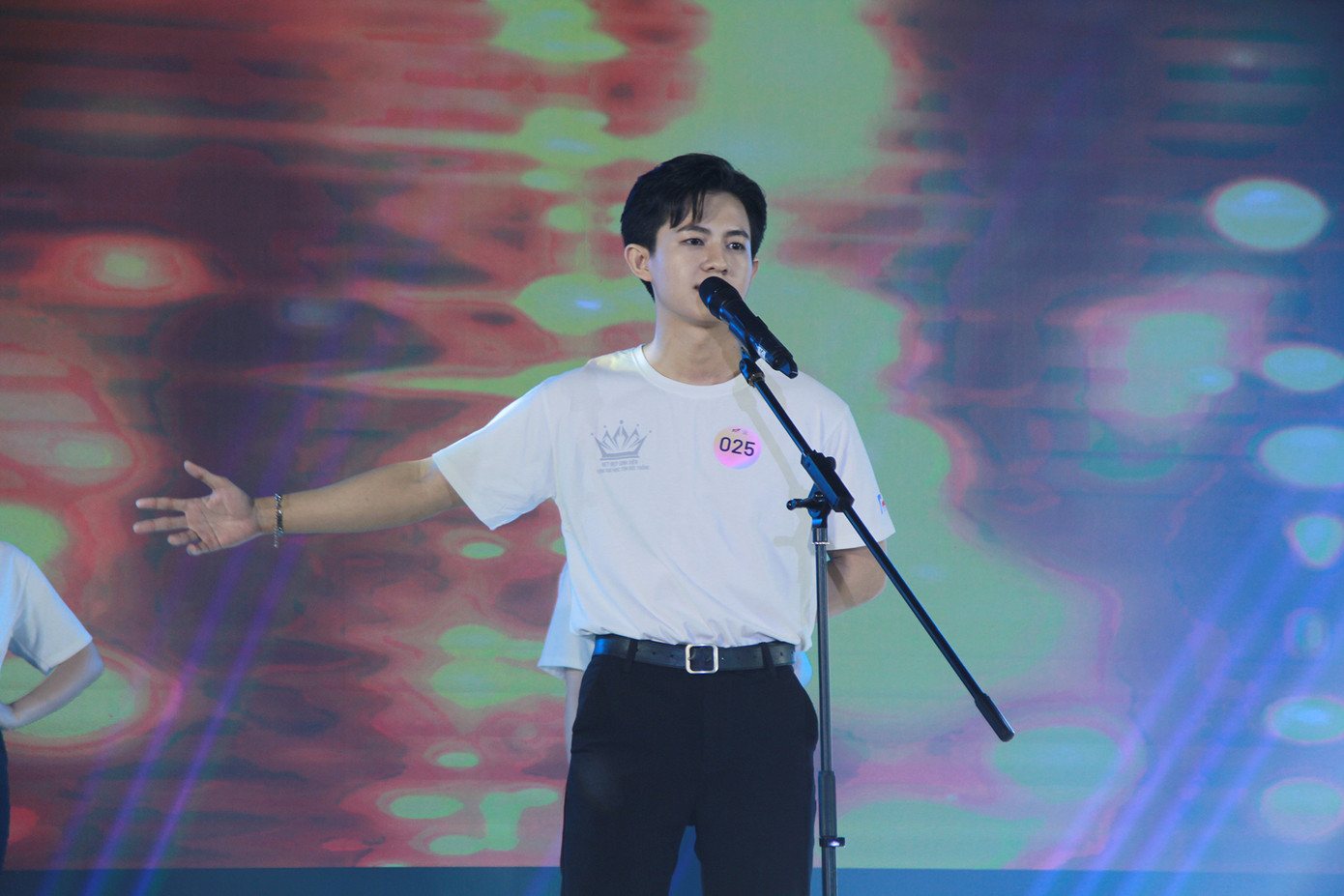 Mới đây, Bình Minh vừa trở thành Tân Á vương 1 của trường Đại học Tôn Đức Thắng. Mới đây, Bình Minh vừa trở thành Tân Á vương 1 của trường Đại học Tôn Đức Thắng.