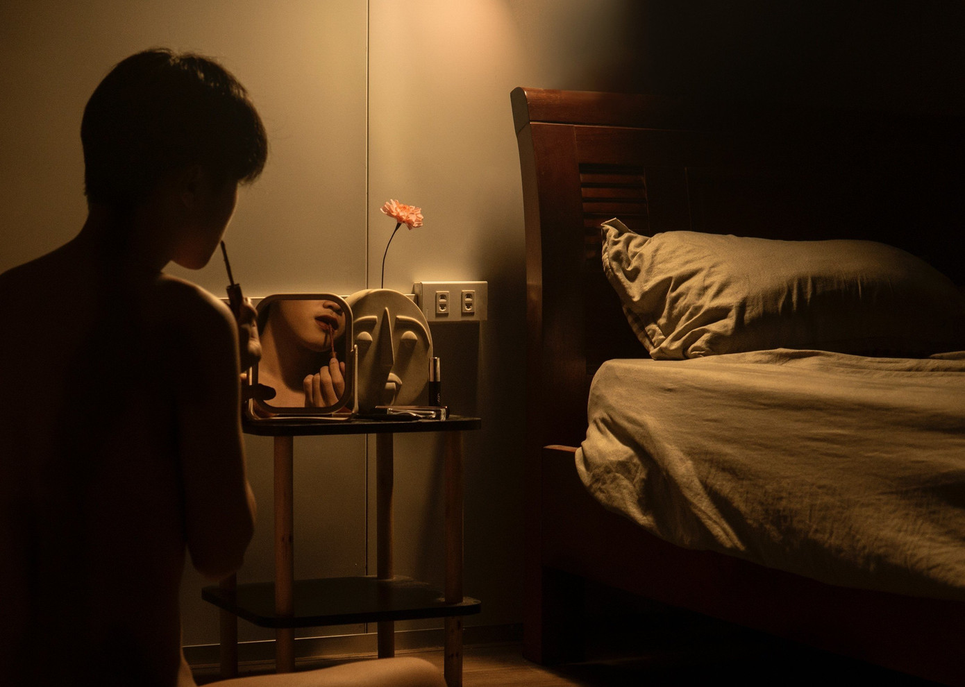 Một bức ảnh trích trong bộ ảnh “Khát khao”. (Ảnh: Phương Trung)