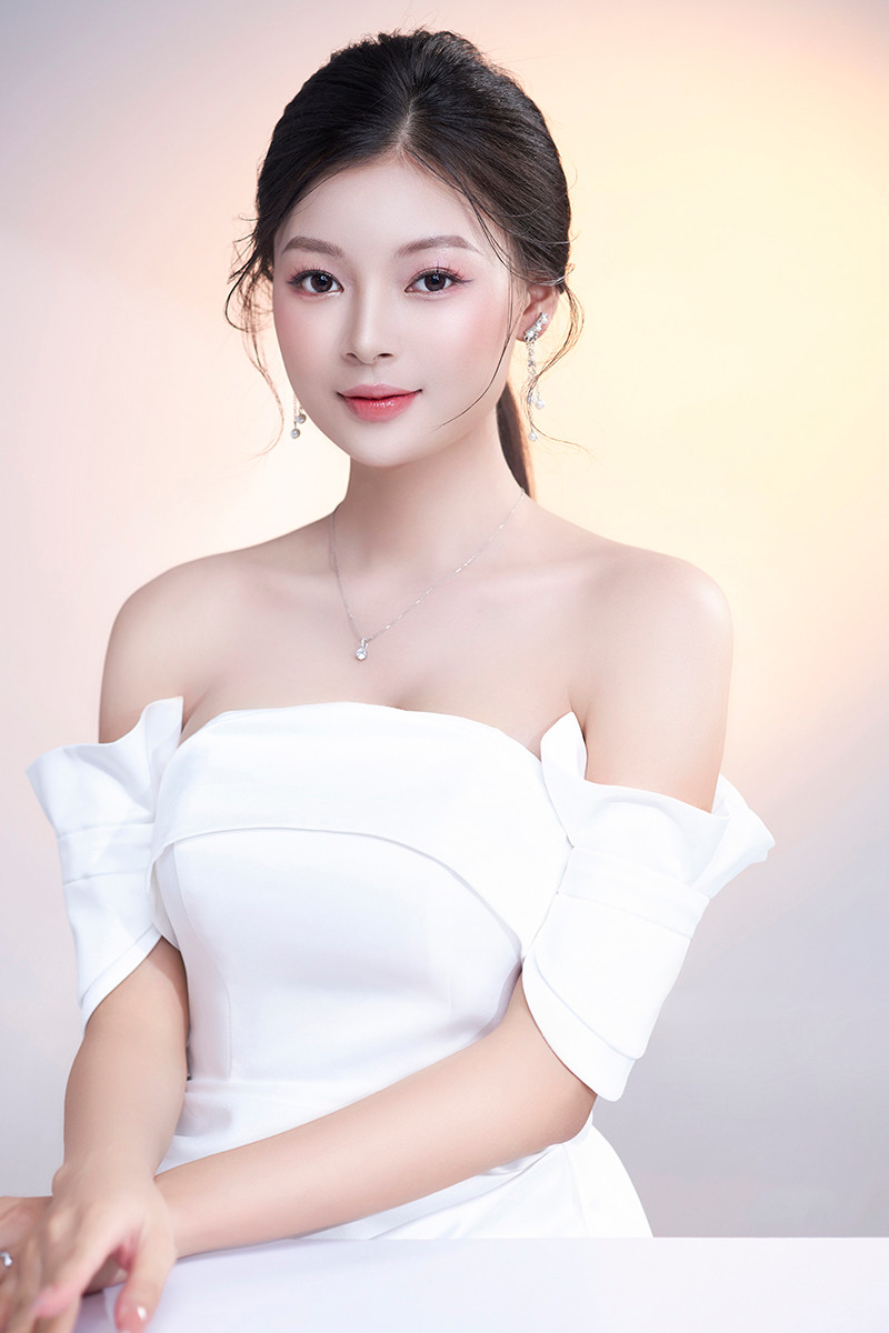 Bắt đầu tiếp xúc với nghệ thuật từ khi còn ngồi trên ghế giảng đường, ngoài việc học, Thu Huyền còn làm thêm mẫu ảnh, diễn viên, streamer và trở thành KOL. Bắt đầu tiếp xúc với nghệ thuật từ khi còn ngồi trên ghế giảng đường, ngoài việc học, Thu Huyền còn làm thêm mẫu ảnh, diễn viên, streamer và trở thành KOL.