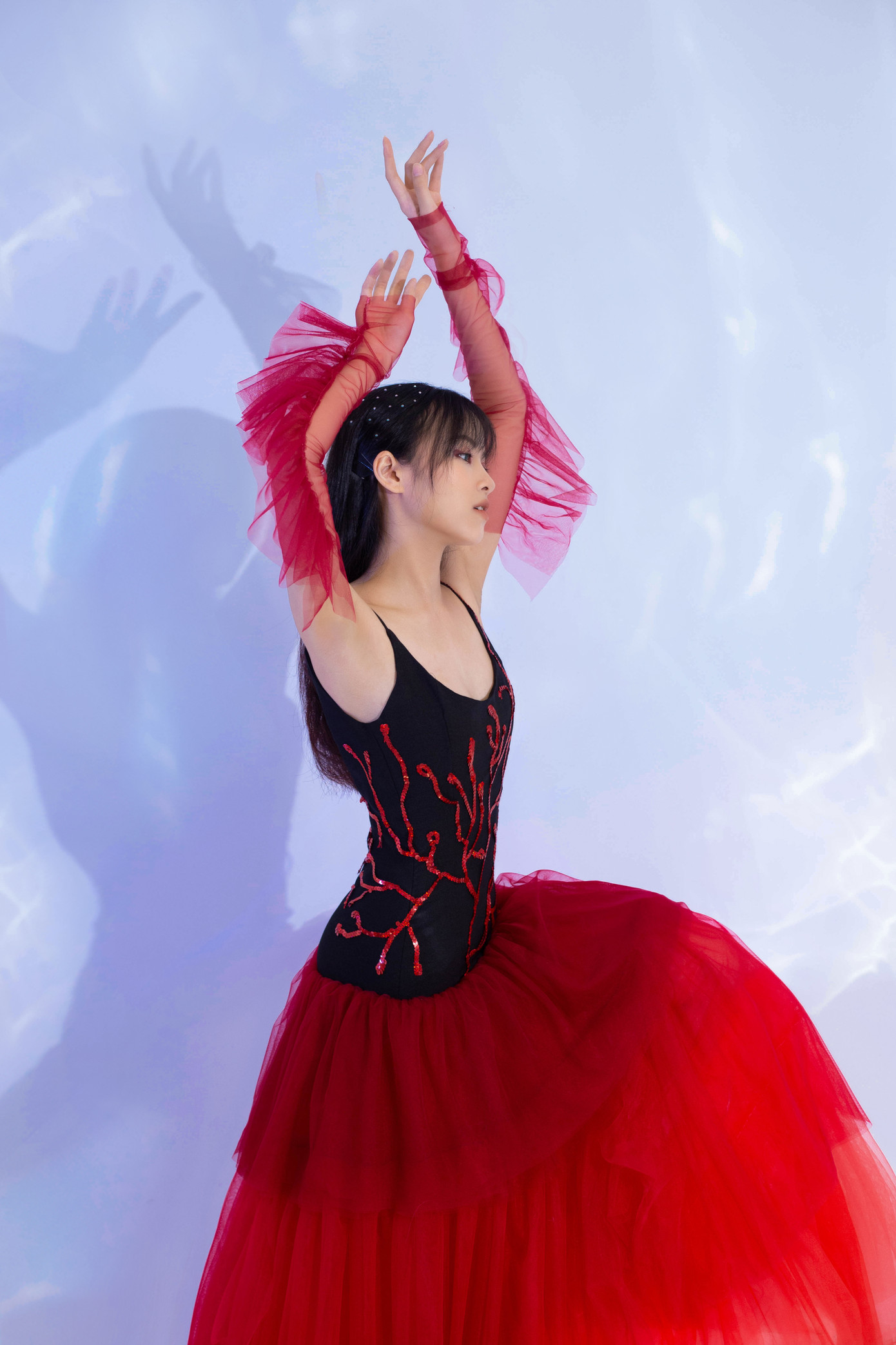 Ước mơ của cô bạn là trở thành một nhà thiết kế, xây dựng cho bản thân một brand riêng. Ước mơ của cô bạn là trở thành một nhà thiết kế, xây dựng cho bản thân một brand riêng.