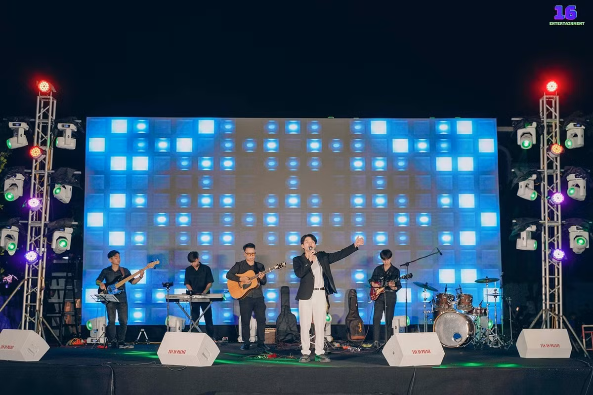 Âm nhạc là nơi giúp Hùng gửi gắm tâm tư, tình cảm qua từng câu hát, đưa những tâm hồn có cùng tần số rung động tiến lại gần nhau hơn.