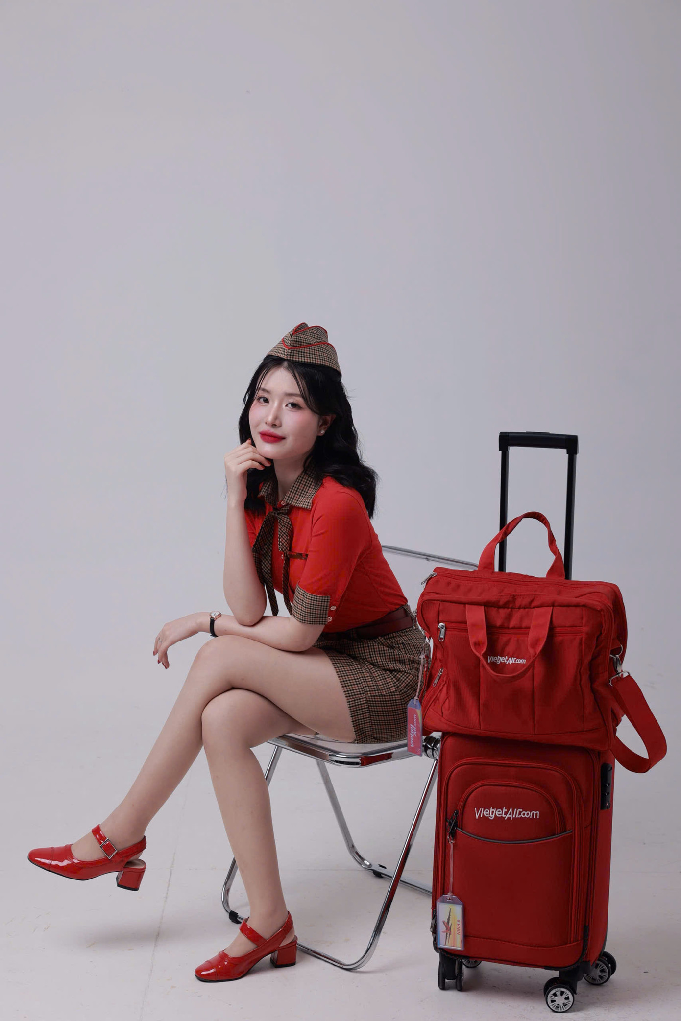 Công việc tiếp viên hàng không không chỉ mang đến cơ hội khám phá thế giới mà còn đi kèm với những thách thức lớn đối với cho Jolie.