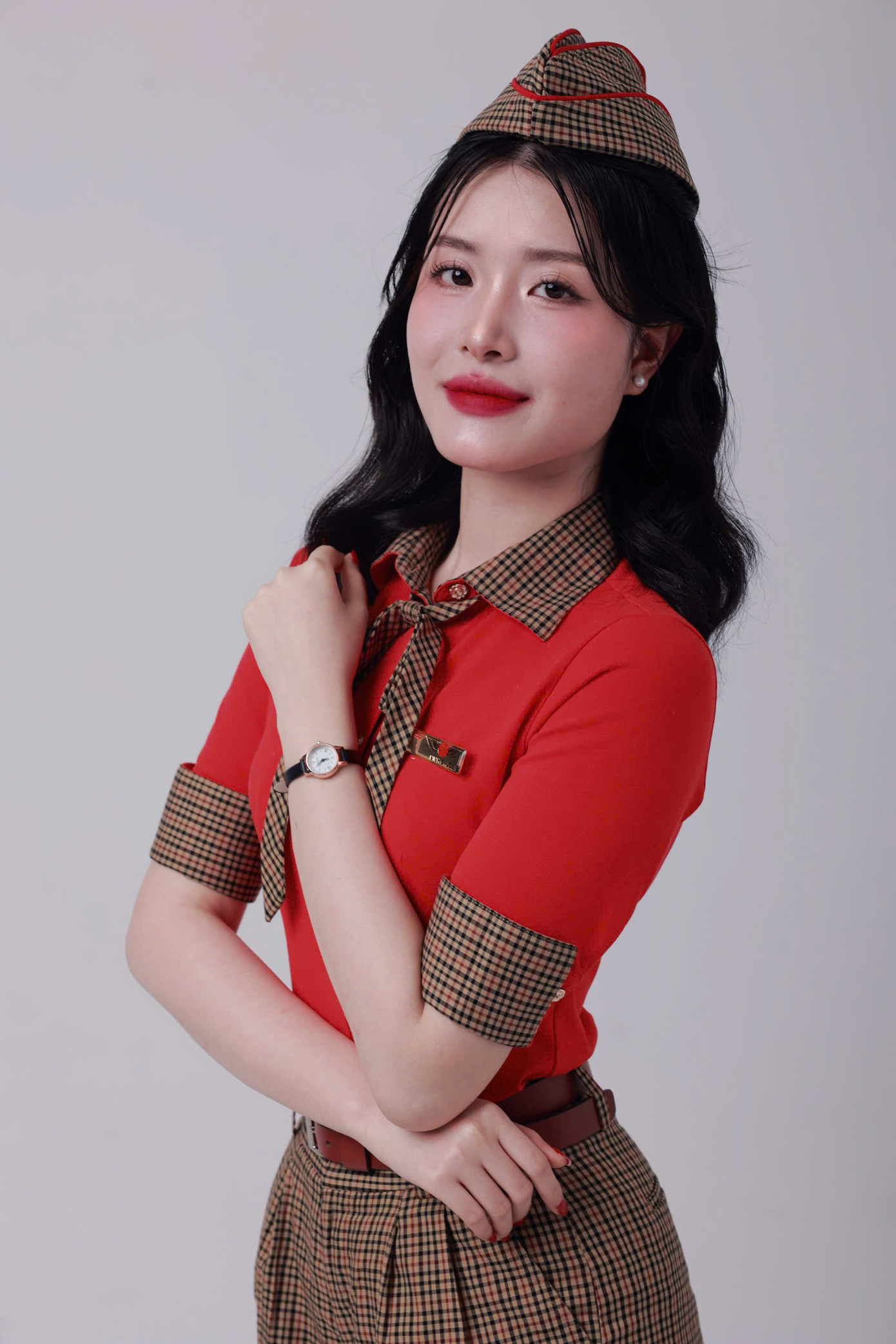 Nguyễn Lê Nhật Ninh hay còn gọi là Jolie (sinh năm 2002) tốt nghiệp trường Đại học Ngoại ngữ Huế, chuyên ngành Ngôn ngữ Anh.