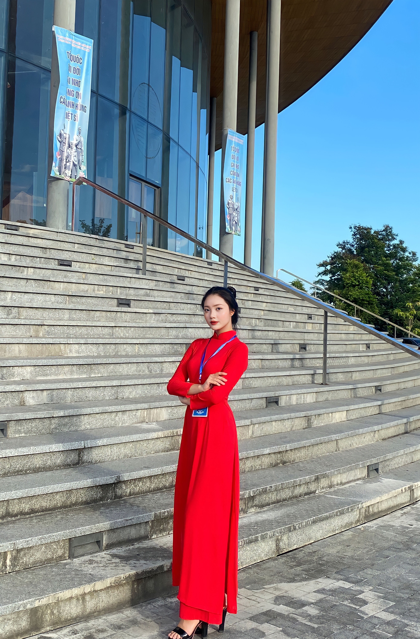 Diễm Trinh mong muốn trở thành một hướng dẫn viên, song song cùng niềm đam mê nghệ thuật.