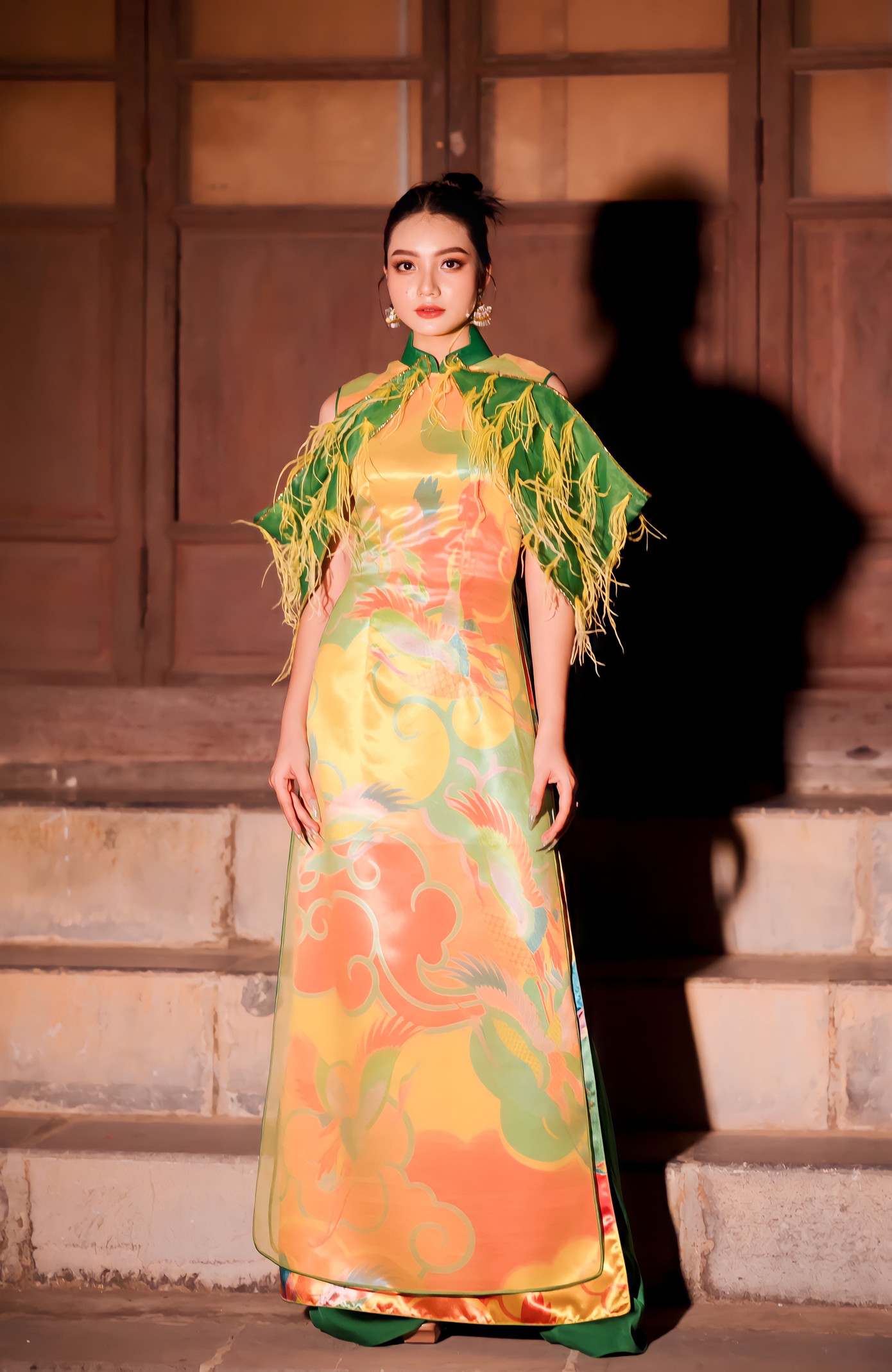 Bên cạnh công việc học, mọi người còn biết đến Diễm Trinh với vai trò là một người mẫu áo dài tại Huế.