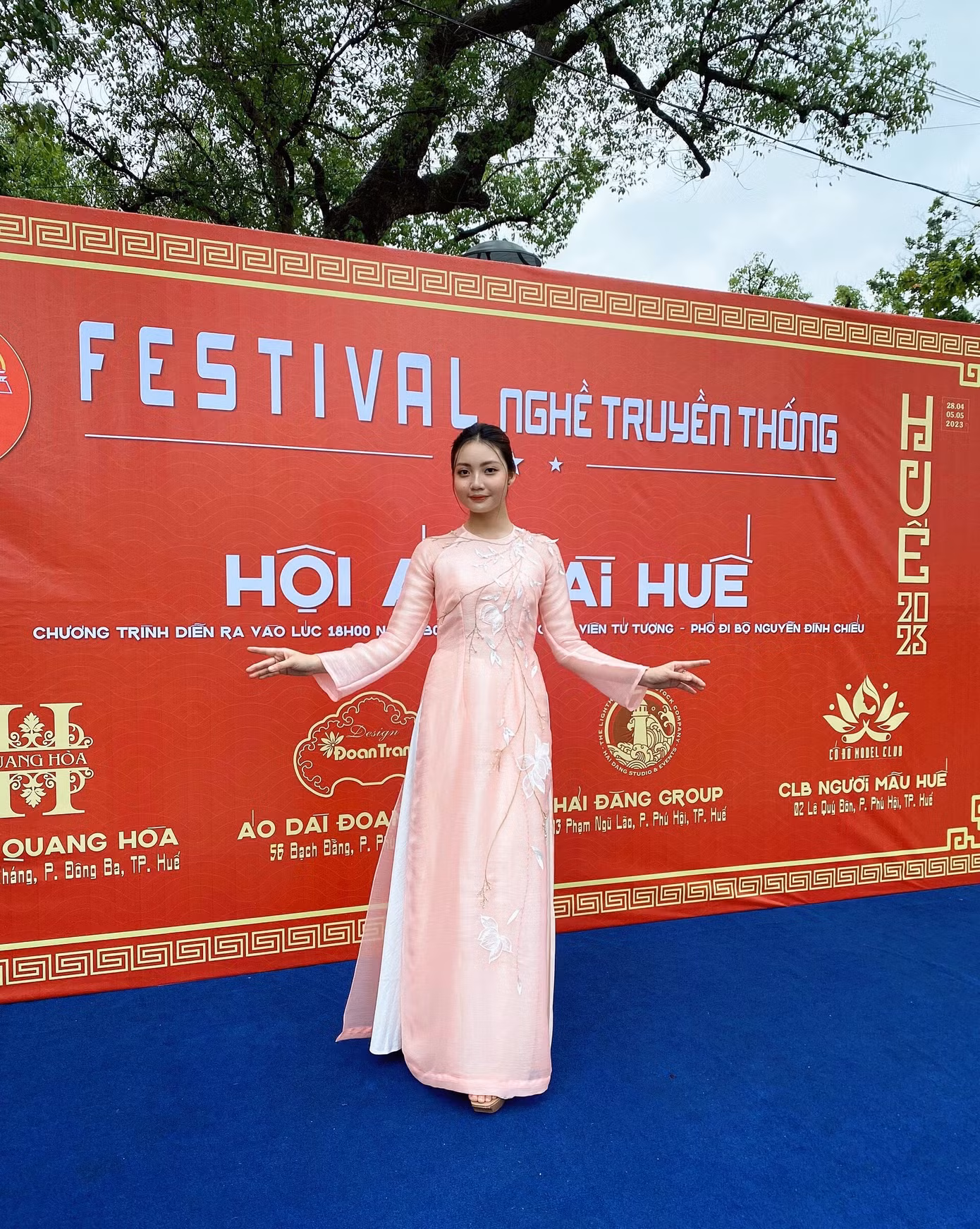 Diễm Trinh dành tình yêu lớn với tà áo dài Việt Nam, đặc biệt là tà áo dài Huế. Diễm Trinh dành tình yêu lớn với tà áo dài Việt Nam, đặc biệt là tà áo dài Huế.