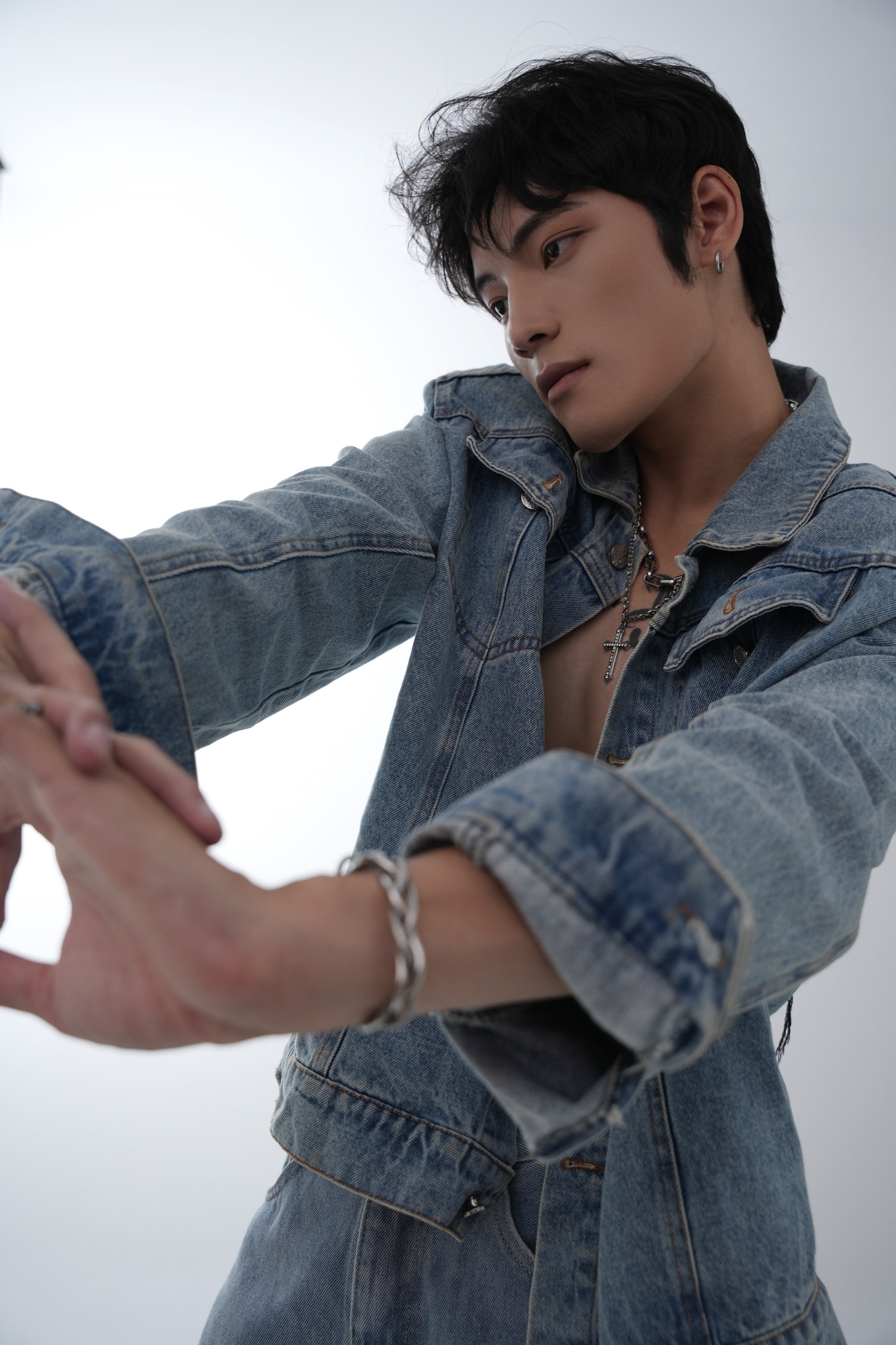 Vốn là một người yêu thích nghệ thuật và sự tự do, vậy nên sau hơn 3 năm làm việc, học tập tại Nhật Bản, Kira quyết tâm trở về Việt Nam theo đuổi con đường nghệ thuật.