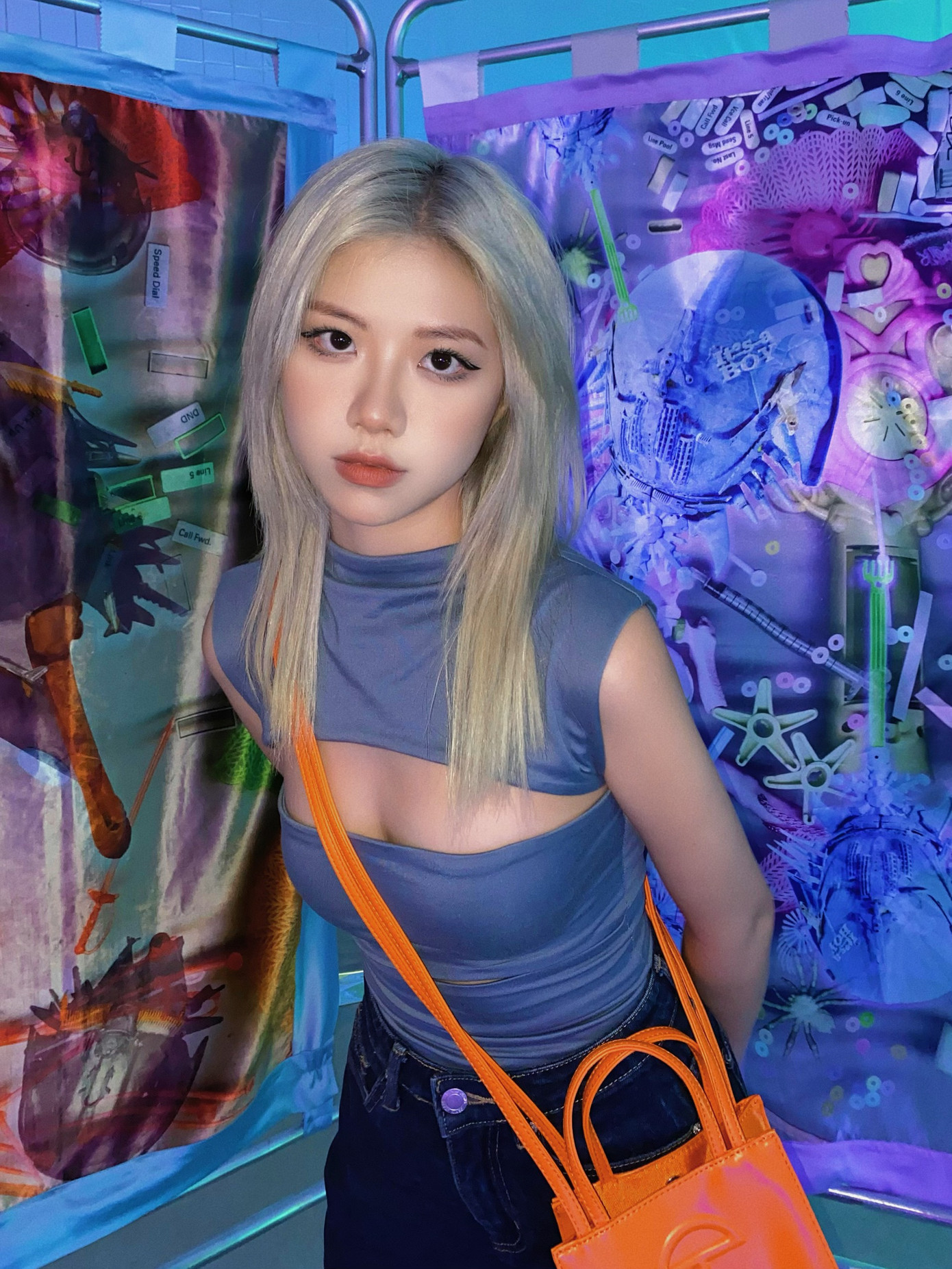 Ngay từ khi còn nhỏ, niềm đam mê với thời trang đã bộc lộ ngay trong Vân Anh, với những sở thích như vẽ và may đồ. Ngay từ khi còn nhỏ, niềm đam mê với thời trang đã bộc lộ ngay trong Vân Anh, với những sở thích như vẽ và may đồ.