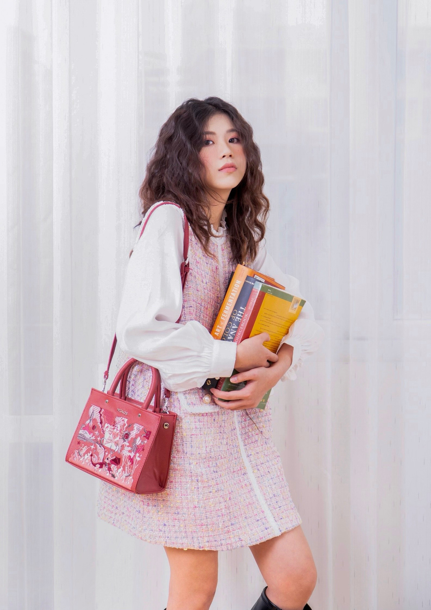 Mặc dù thời gian đầu, Vân Anh không nhận được sự ủng hộ của gia đình, tuy nhiên bằng sự nỗ lực, cố gắng của bản thân, cô bạn đã có thể bảo vệ được ước mơ của chính mình. Mặc dù thời gian đầu, Vân Anh không nhận được sự ủng hộ của gia đình, tuy nhiên bằng sự nỗ lực, cố gắng của bản thân, cô bạn đã có thể bảo vệ được ước mơ của chính mình.