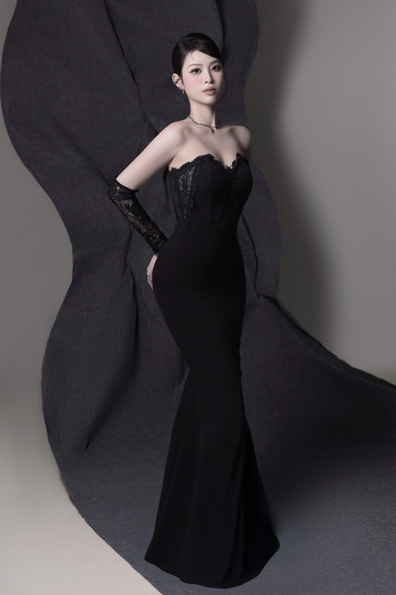 Niềm yêu thích đặc biệt với nghệ thuật được Thu Hiền sớm bộc lộ từ những năm tháng còn ngồi trên ghế nhà trường.