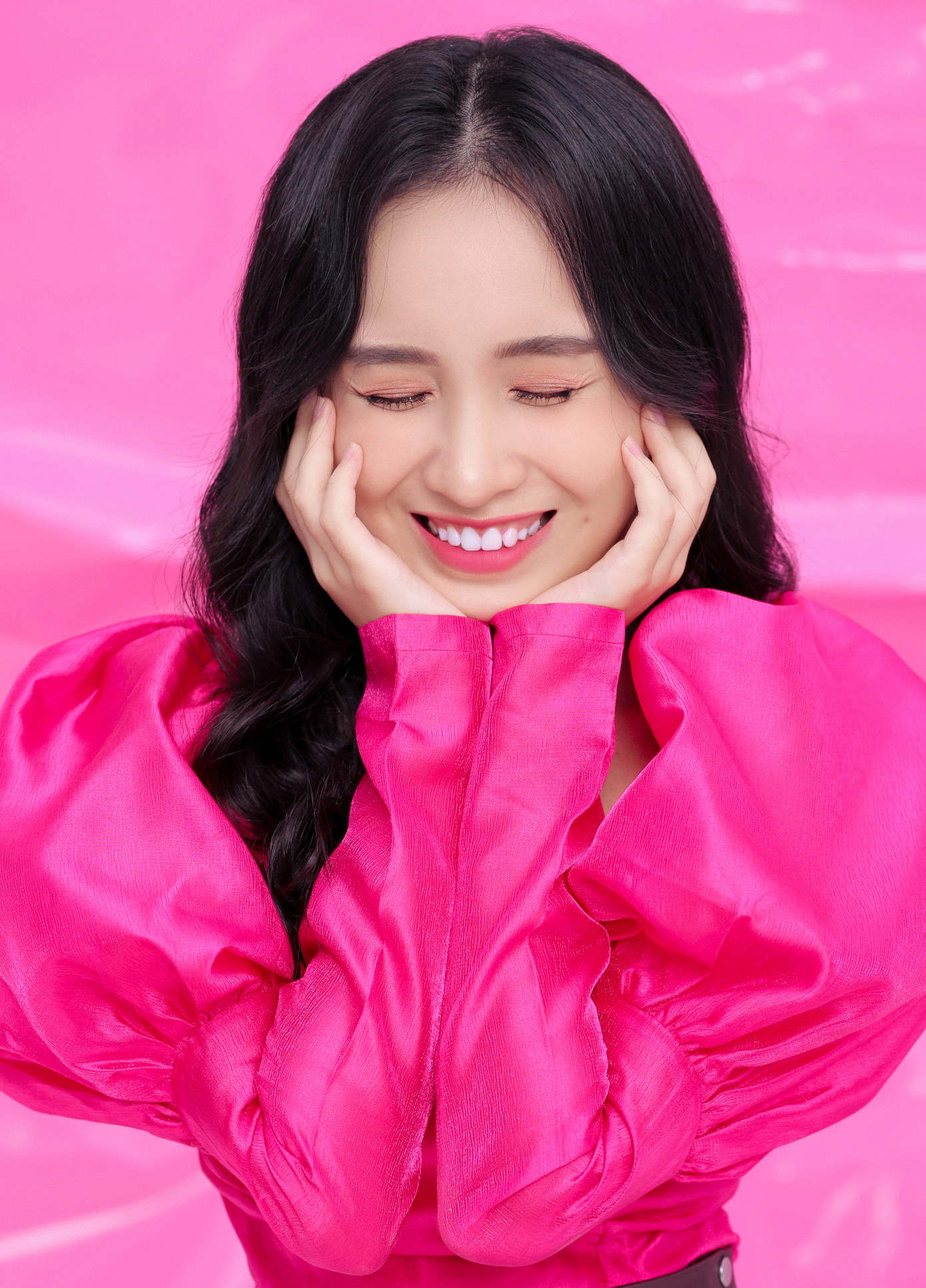 Sau khi về Việt Nam do dịch COVID-19, Kim Khánh đã hạ quyết tâm thử sức, thi vào trường Đại học Sân khấu - Điện ảnh TP.HCM.