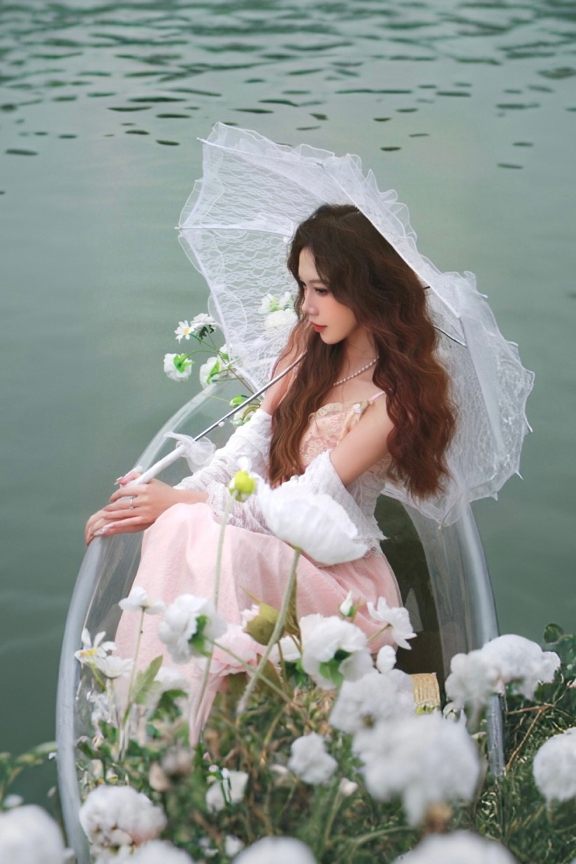 Vượt qua chính bản thân và trở thành người mẫu ảnh không chỉ giúp Linh Chi tự tin hơn về ngoại hình mà còn dạy cô cách yêu bản thân và phát triển tư duy.