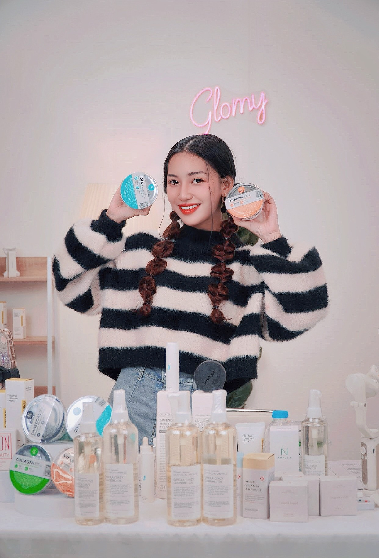 Như Quỳnh trở thành MC HOST Livestream cho nhiều nhãn hàng nổi tiếng, nuôi dưỡng niềm đam mê phát triển từ sự giáo dục của cha mẹ.