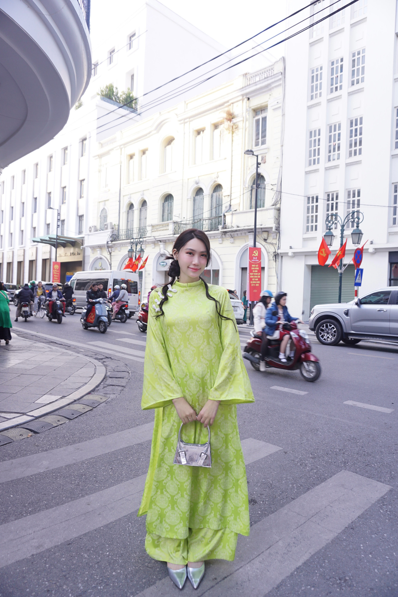 Tuệ Vy không chỉ được là chính mình, mà còn khiến những người thân yêu thay đổi và tự hào về cô.