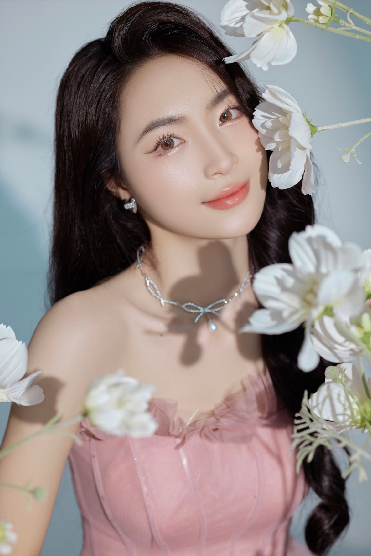 Bên cạnh công việc học tập, Thu Thủy còn được biết đến là một người mẫu và diễn viên TVC.