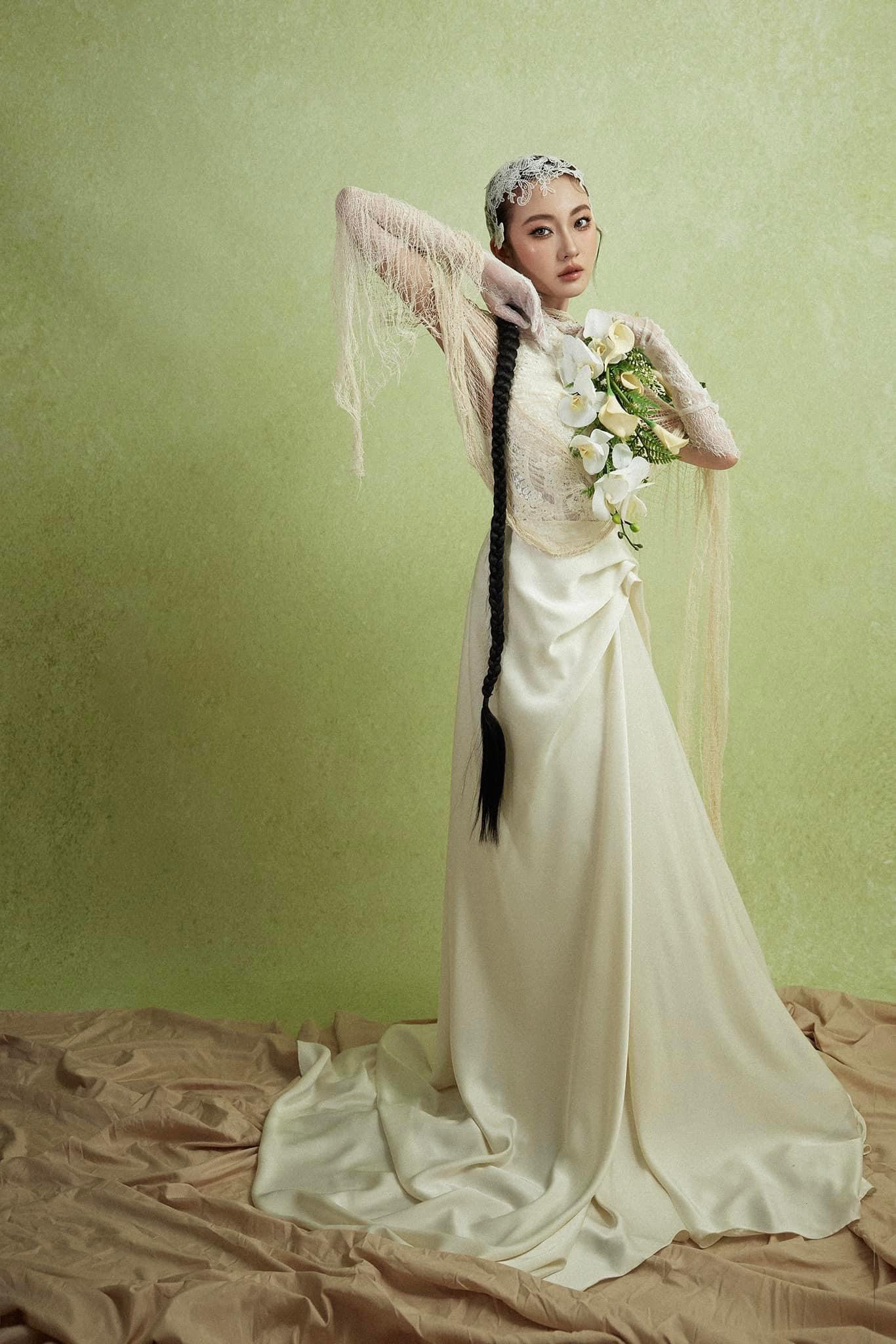 Song song với công việc học, Trúc Vy còn là người mẫu ảnh tự do. Song song với công việc học, Trúc Vy còn là người mẫu ảnh tự do.