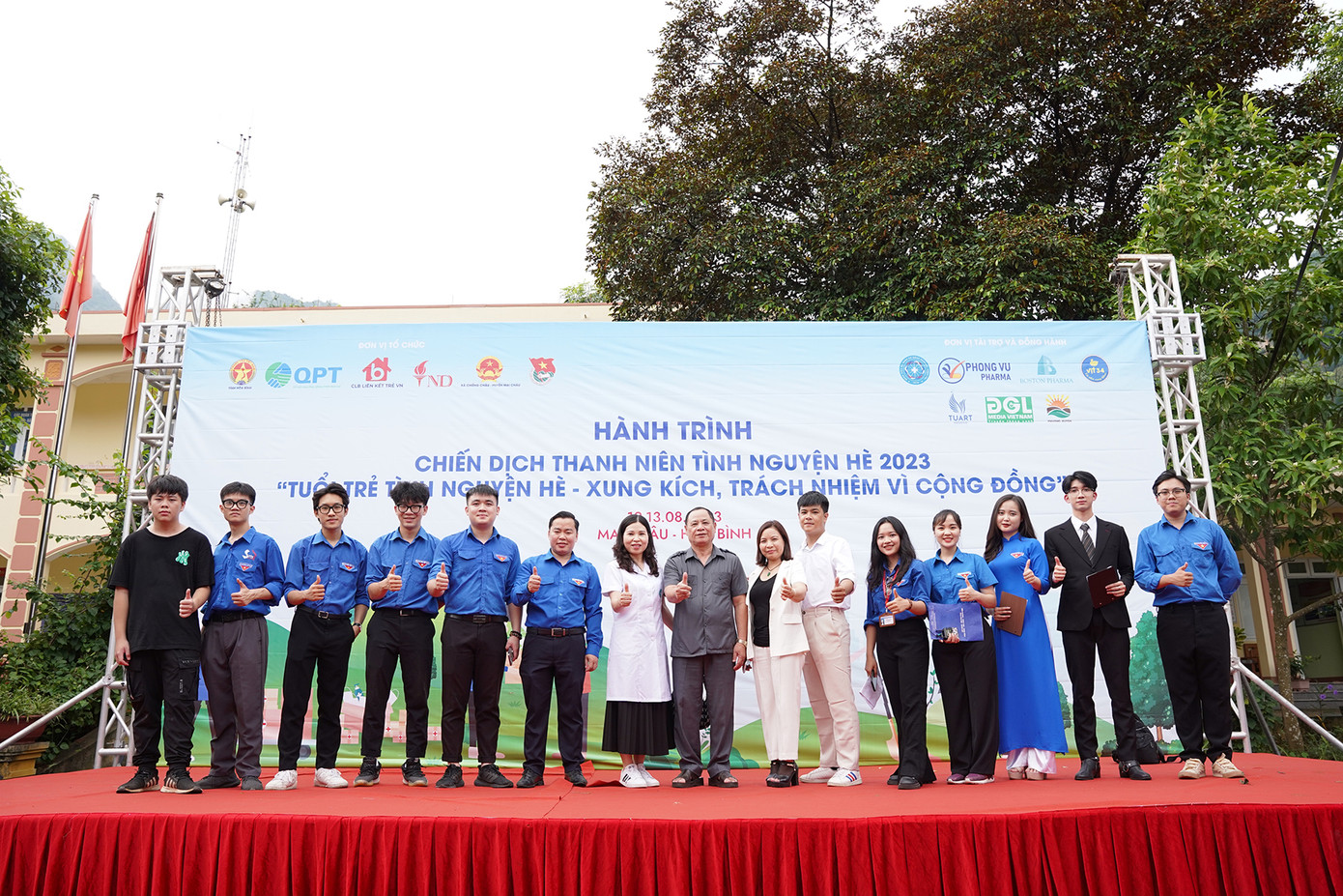 Khắc Tuấn dành niềm đam mê lớn với công tác tình nguyện, từ thiện và tham gia ngay từ khi còn học Trung học phổ thông.