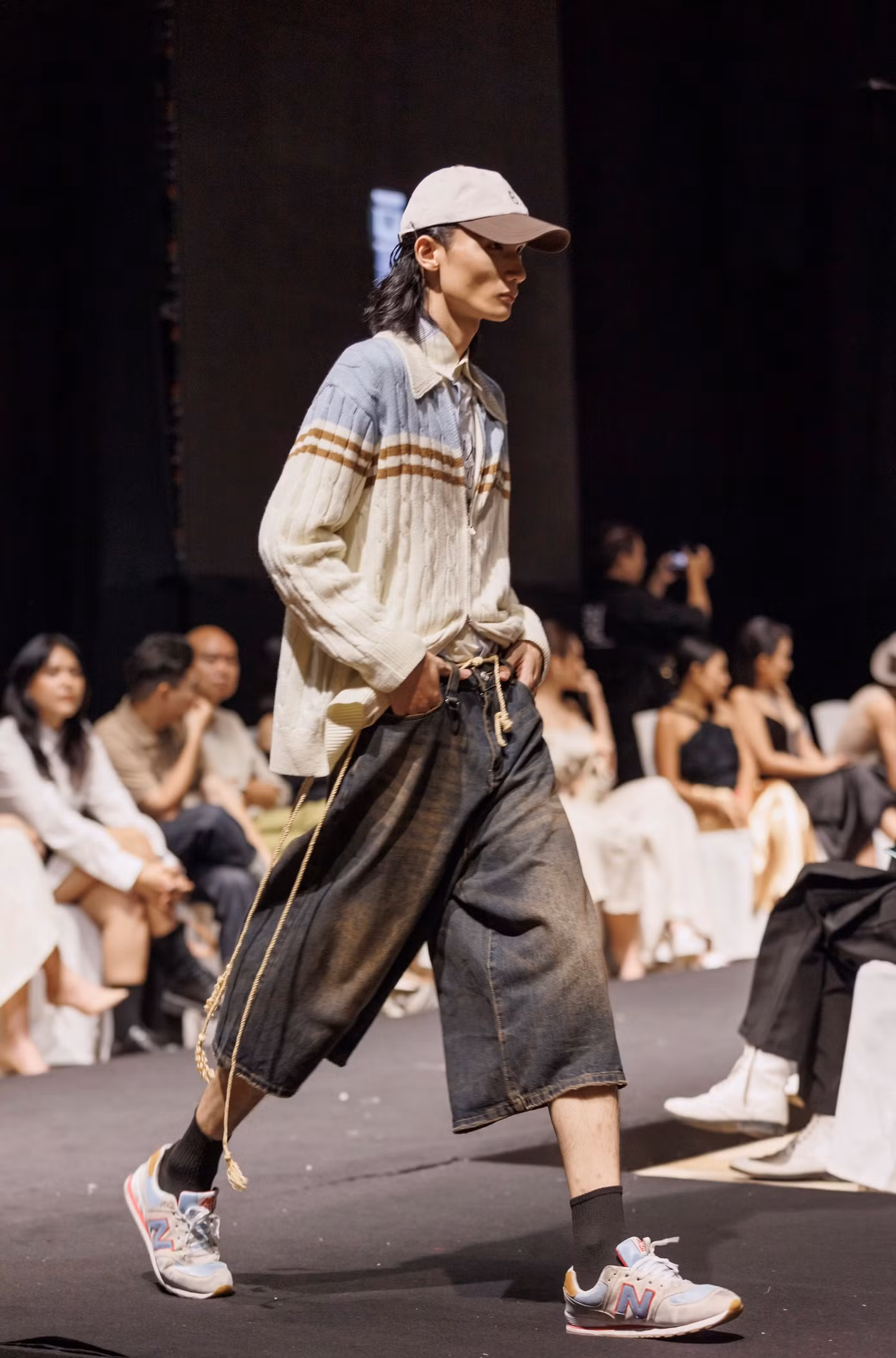 Hải Duy sải bước trên nhiều sàn runway lớn, nhỏ trong và ngoài nước.