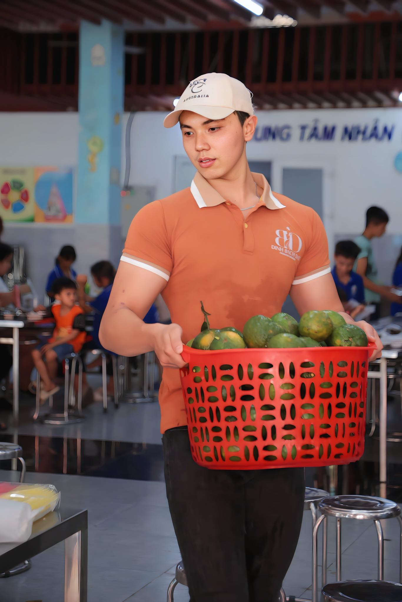 Đối với Bảo Huy, cho đi cũng là một hạnh phúc lớn, thể hiện tấm lòng nhân ái và mong muốn đóng góp cho cộng đồng. Đối với Bảo Huy, cho đi cũng là một hạnh phúc lớn, thể hiện tấm lòng nhân ái và mong muốn đóng góp cho cộng đồng.