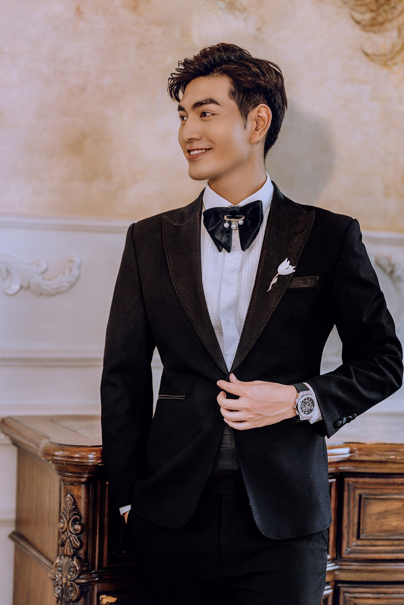 Hoàng Long là “Đoàn viên xuất sắc của khoa Quản trị kinh doanh”, đảm nhiệm nhiều vị trí quan trọng trong tập thể lớp và Trường.