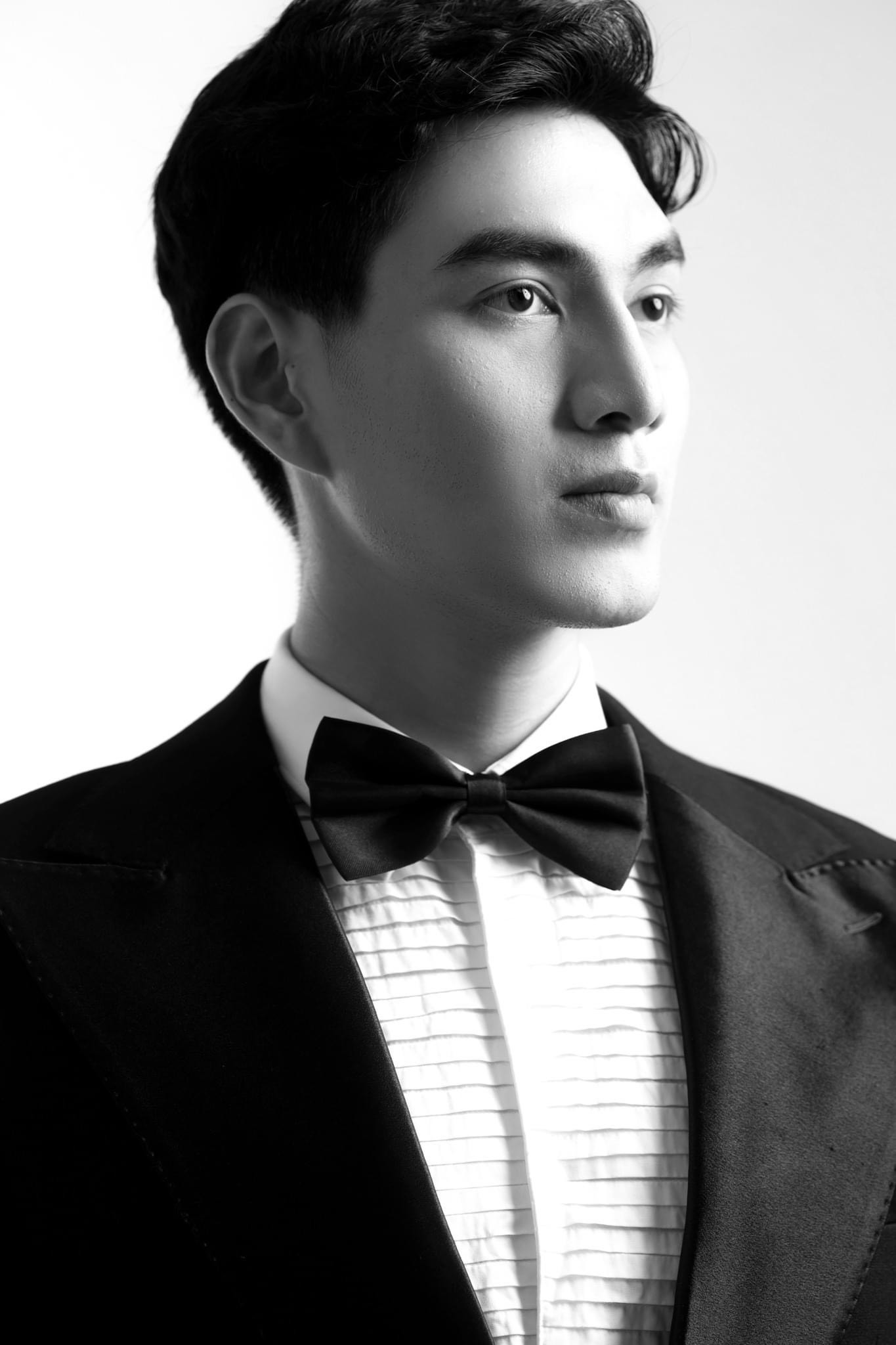 Nguyễn Văn Hoàng Long đang là sinh viên chuyên ngành Quản trị Kinh doanh trường Đại học Thương Mại.