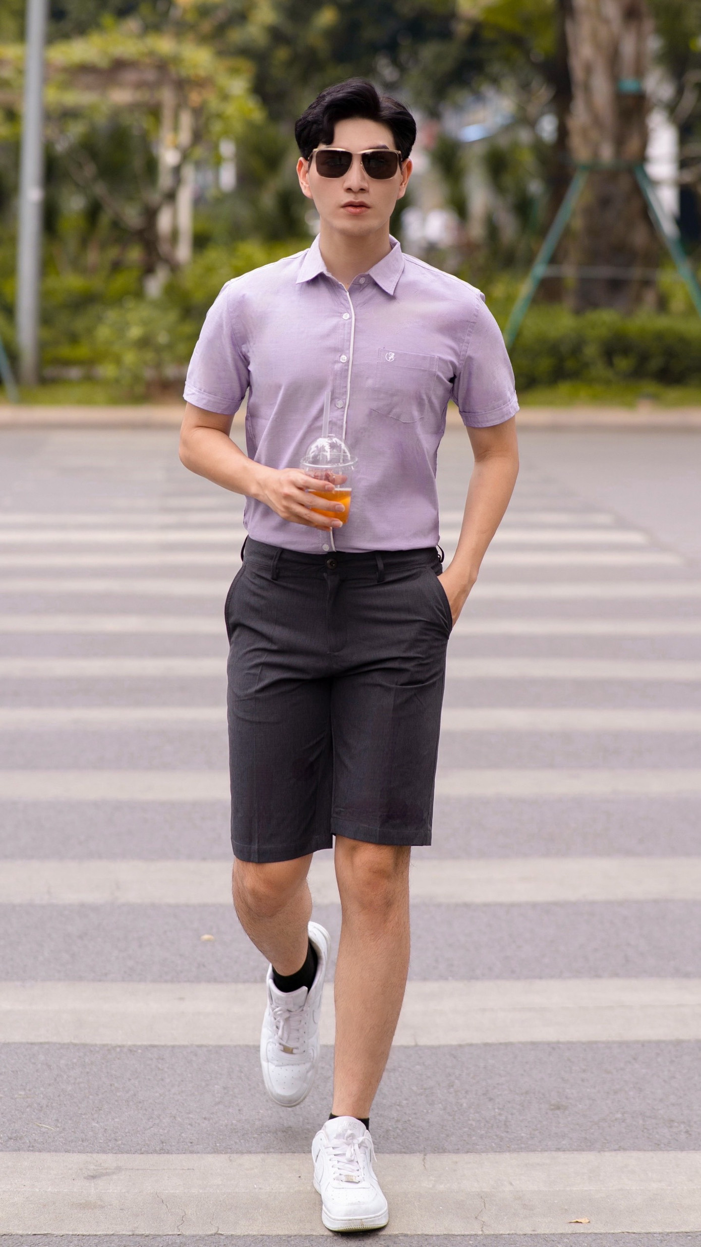 Bên cạnh công việc học tập, Hoàng Long còn được biết đến là người mẫu ảnh, diễn viên tự do.