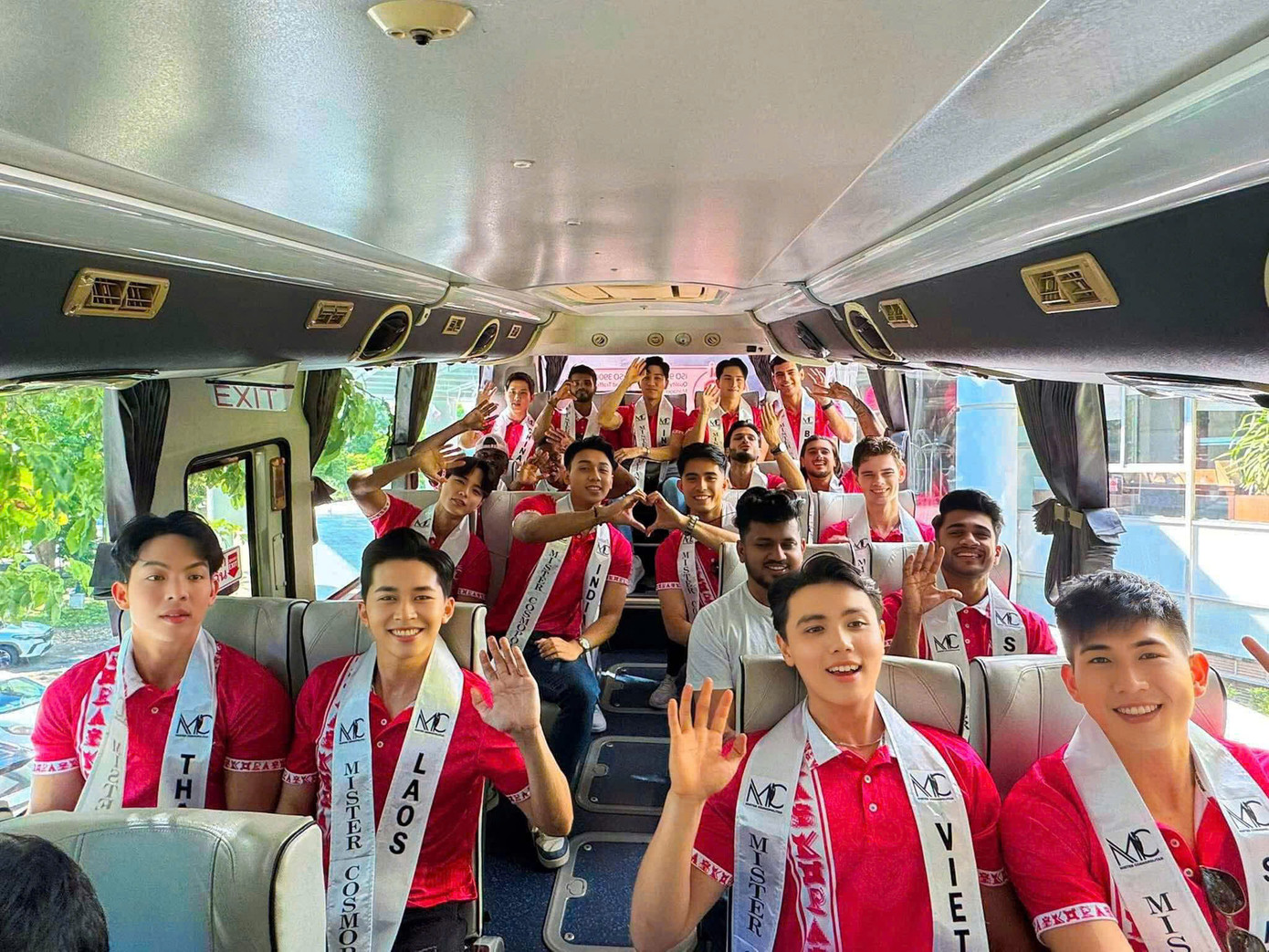 Chính những "lần đầu tiên" ấy đã giúp Bảo Huy nhận ra sức mạnh tiềm ẩn bên trong bản thân, thôi thúc anh vượt qua những giới hạn của chính mình. Chính những "lần đầu tiên" ấy đã giúp Bảo Huy nhận ra sức mạnh tiềm ẩn bên trong bản thân, thôi thúc anh vượt qua những giới hạn của chính mình.