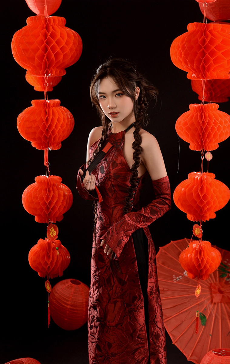 Vũ Ngọc Khánh Ly (17 tuổi) sinh ra và lớn lên tại Hà Nội.