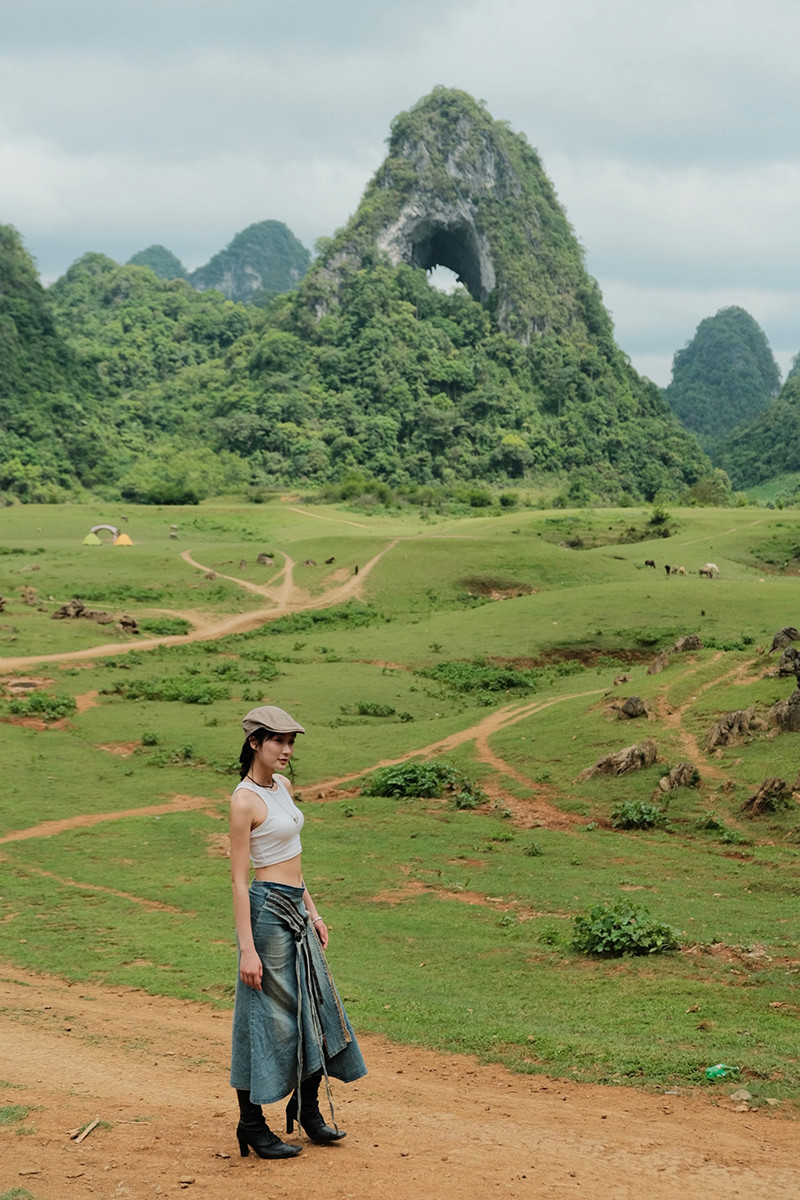 Thu Lệ rung cảm trước những vẻ đẹp mộc mạc, đơn sơ, cùng niềm đam mê chụp ảnh, đi nhiều nơi để khám phá. Thu Lệ rung cảm trước những vẻ đẹp mộc mạc, đơn sơ, cùng niềm đam mê chụp ảnh, đi nhiều nơi để khám phá.