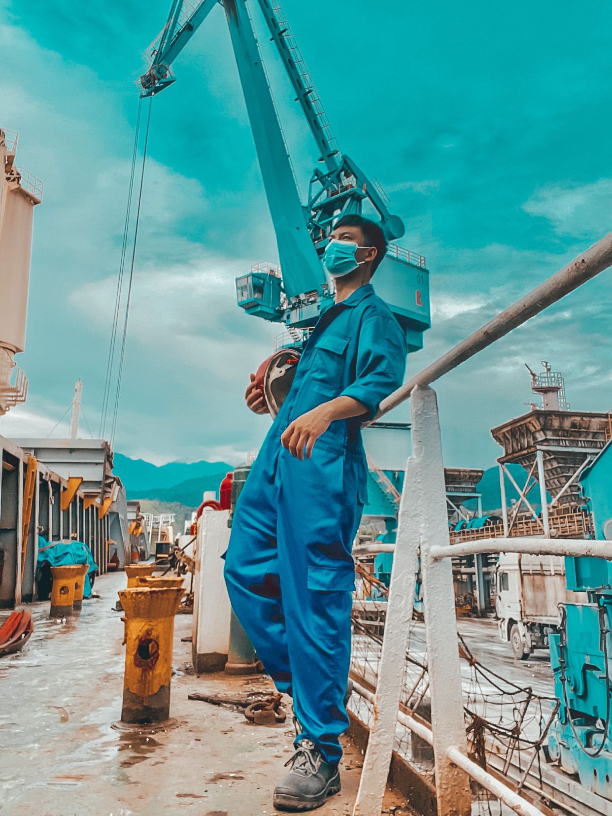 Với đam mê khám phá những miền đất mới, rong ruổi trên những chuyến tàu, Quốc Bảo được đi qua nhiều đất nước, có được nhiều trải nghiệm thú vị qua mỗi vùng biển khác nhau.