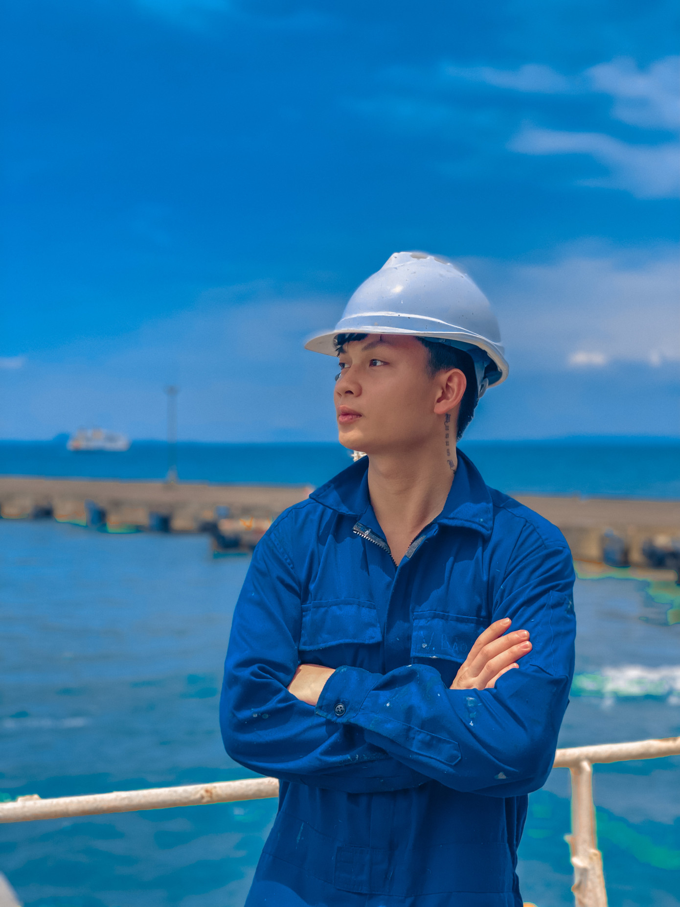 Vương Quốc Bảo hiện đang là một thủy thủ trẻ làm việc trên tàu viễn dương.