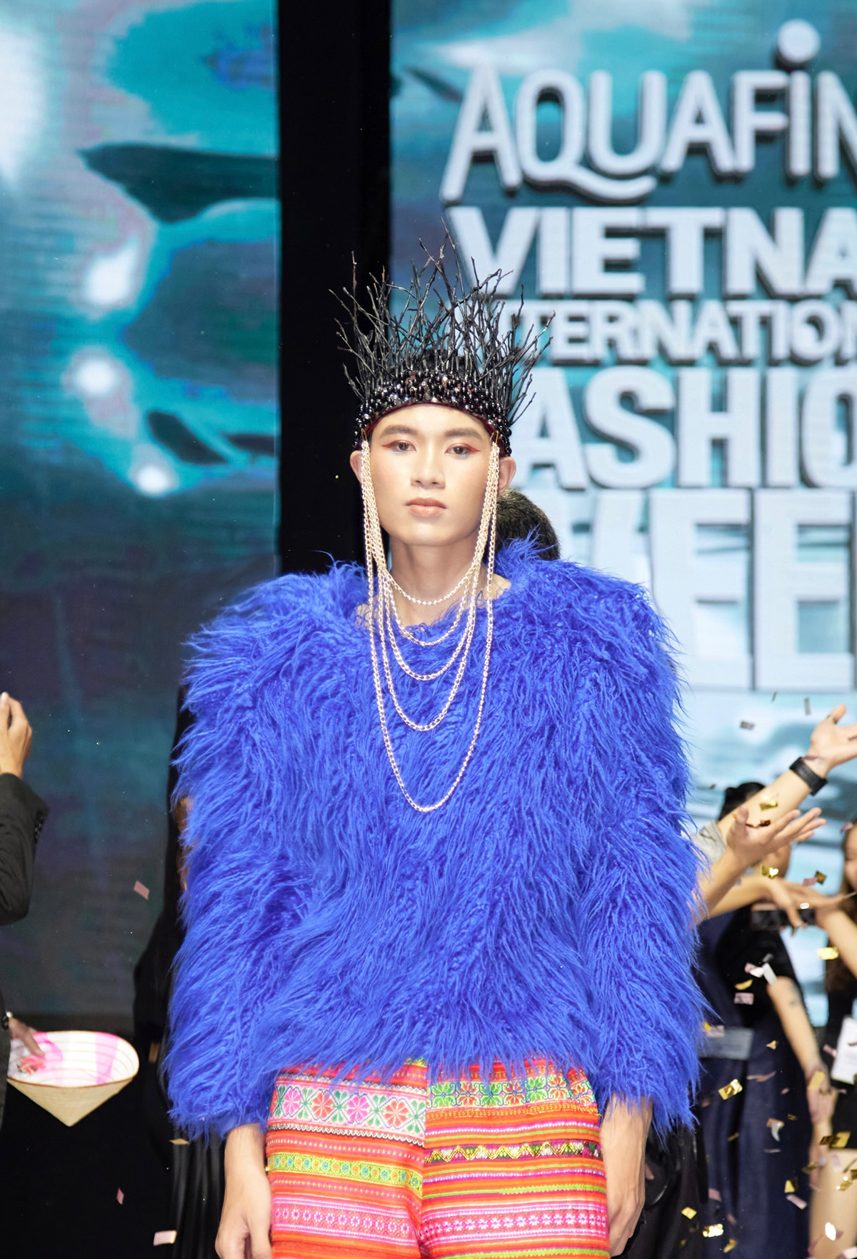 Bên cạnh công việc học tập, Quốc Bảo còn được biết đến là người mẫu tự do và làm stylist cho CLB của trường. Bên cạnh công việc học tập, Quốc Bảo còn được biết đến là người mẫu tự do và làm stylist cho CLB của trường.