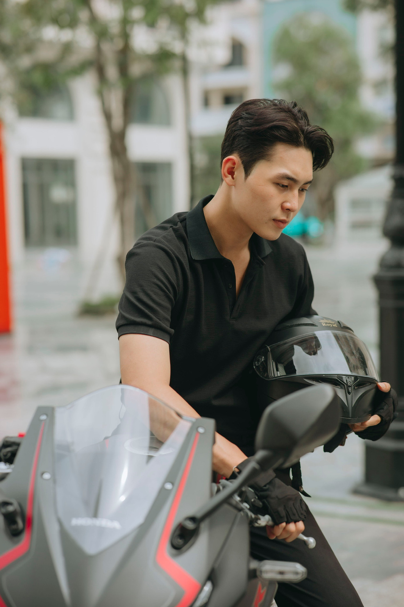 Xuất thân từ một “tay ngang” trong nghề, Thành Long mơ ước được trở thành người mẫu ảnh, diễn viên chuyên nghiệp và nhà đầu tư kinh doanh trong tương lai. Xuất thân từ một “tay ngang” trong nghề, Thành Long mơ ước được trở thành người mẫu ảnh, diễn viên chuyên nghiệp và nhà đầu tư kinh doanh trong tương lai.