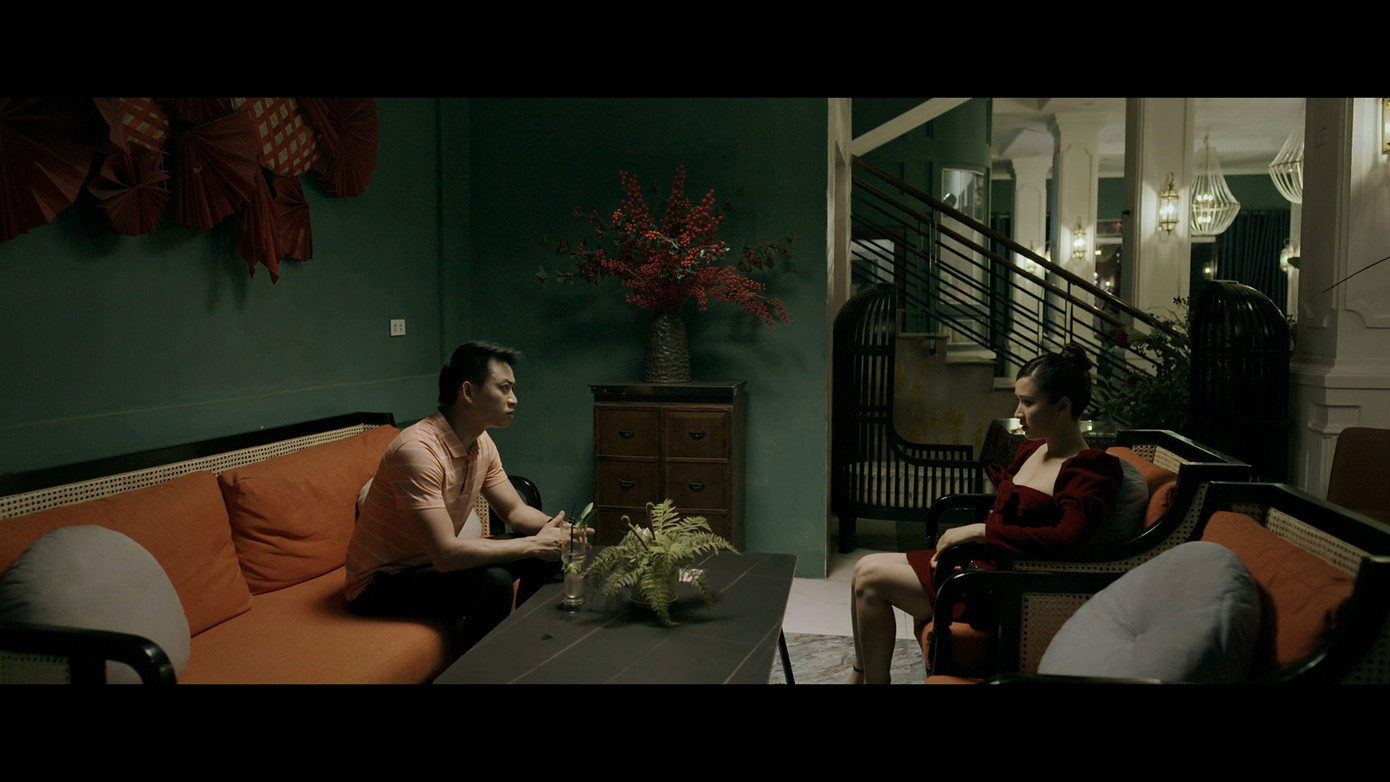 Mặc dù có thể coi là phần nổi tiếp của bộ phim Phố trong làng, tuy nhiên, Làng trong phố lại có chỗ đứng độc lập với nội dung được phát triển hoàn mới cùng nhiều tuyến nhân vật mới không có ở phần trước.