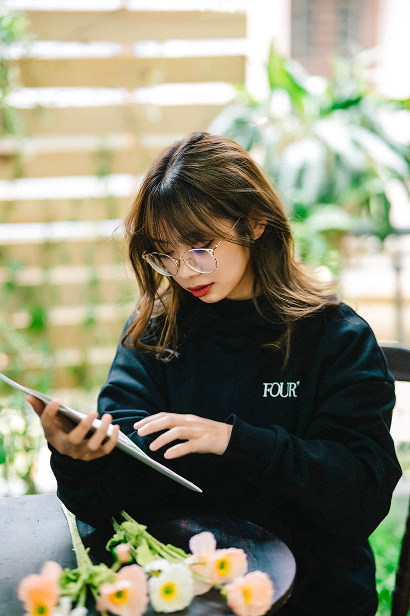 Với niềm đam mê lớn dành cho Nhiếp ảnh, Nguyệt Minh hiện đang là sinh viên năm thứ hai của trường Đại học Sân khấu Điện ảnh Hà Nội.