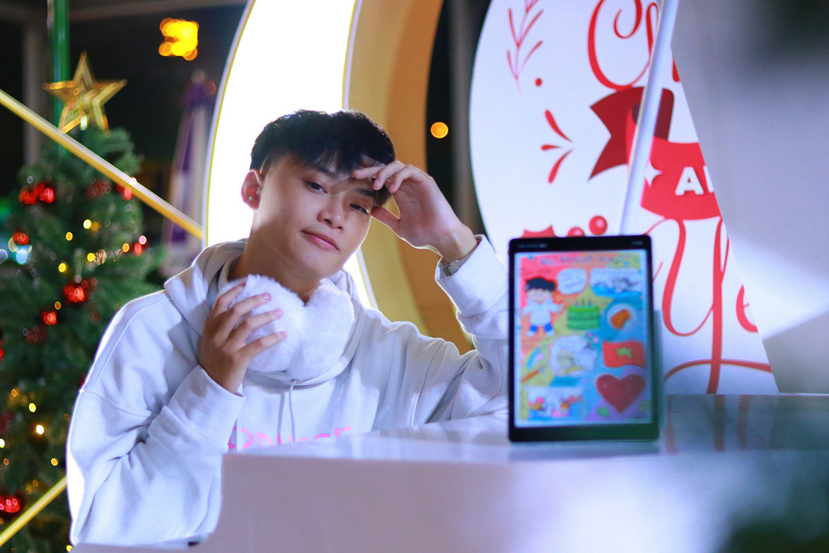 Song song với công việc học, Duy Đoàn còn là một nhà sáng tạo nội dung về chia sẻ kiến thức và truyền động lực, đồng thời là Đại sứ Sinh viên - Galaxy Campus Friends của Samsung.