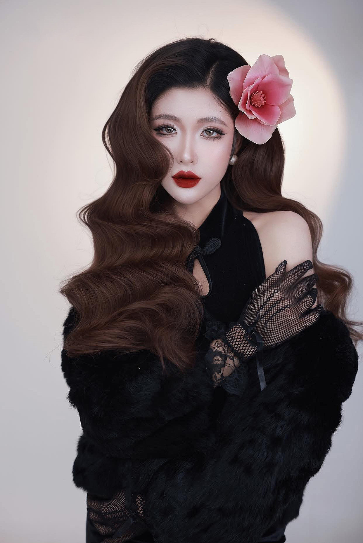 Từ một cô gái rụt rè, chịu nhiều áp lực, Hương Thủy đang từng bước chinh phục mục tiêu của bản thân. Từ một cô gái rụt rè, chịu nhiều áp lực, Hương Thủy đang từng bước chinh phục mục tiêu của bản thân.